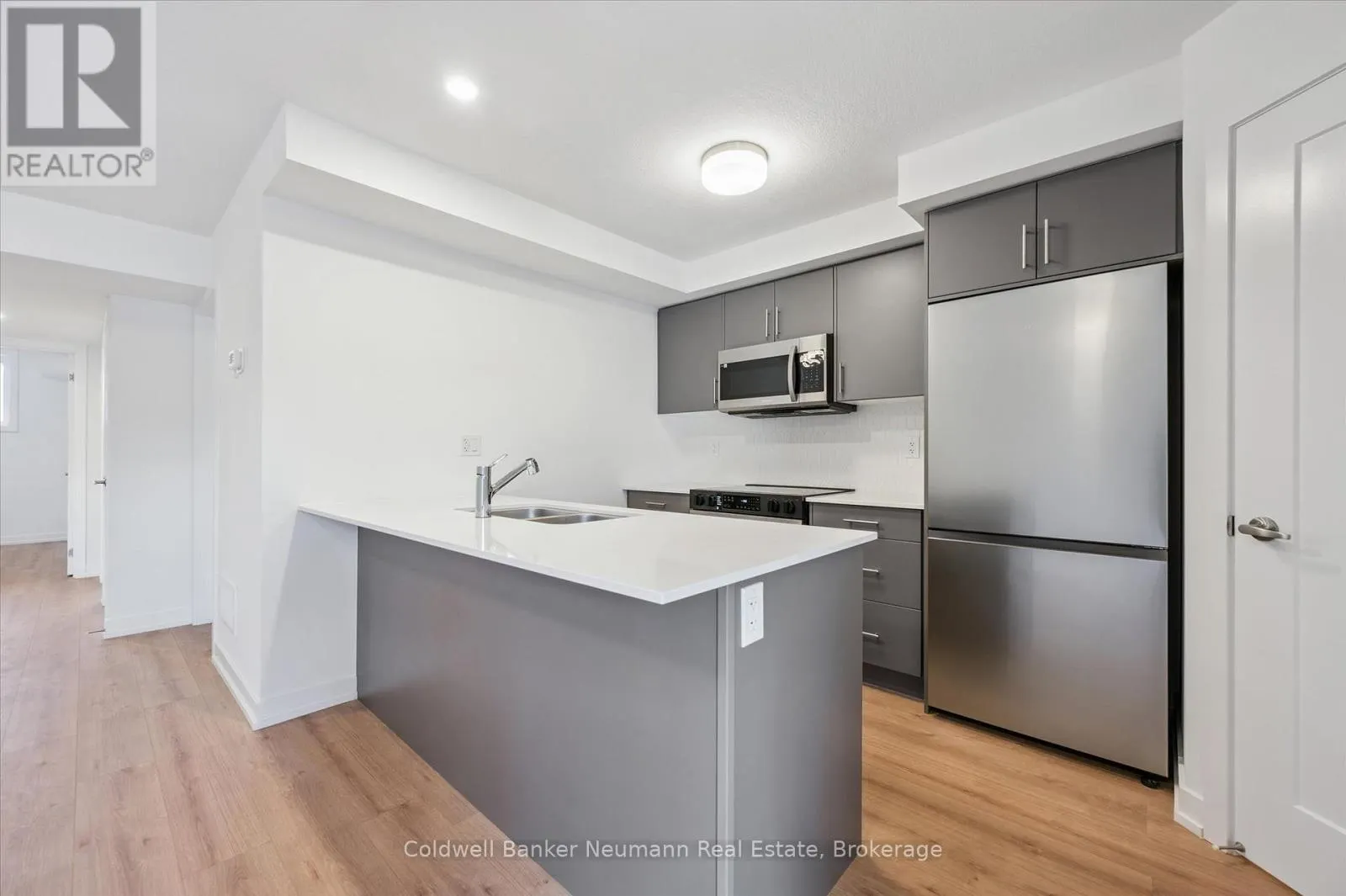 41 - 940 DAVID STREET N, #41