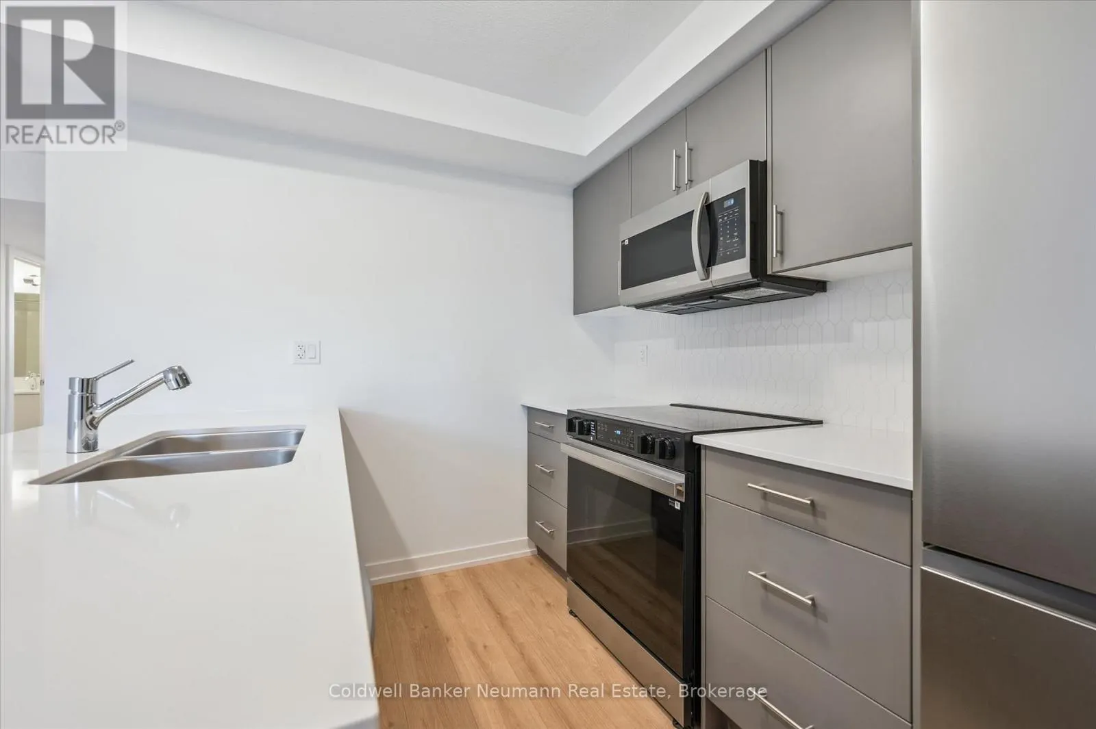 41 - 940 DAVID STREET N, #41