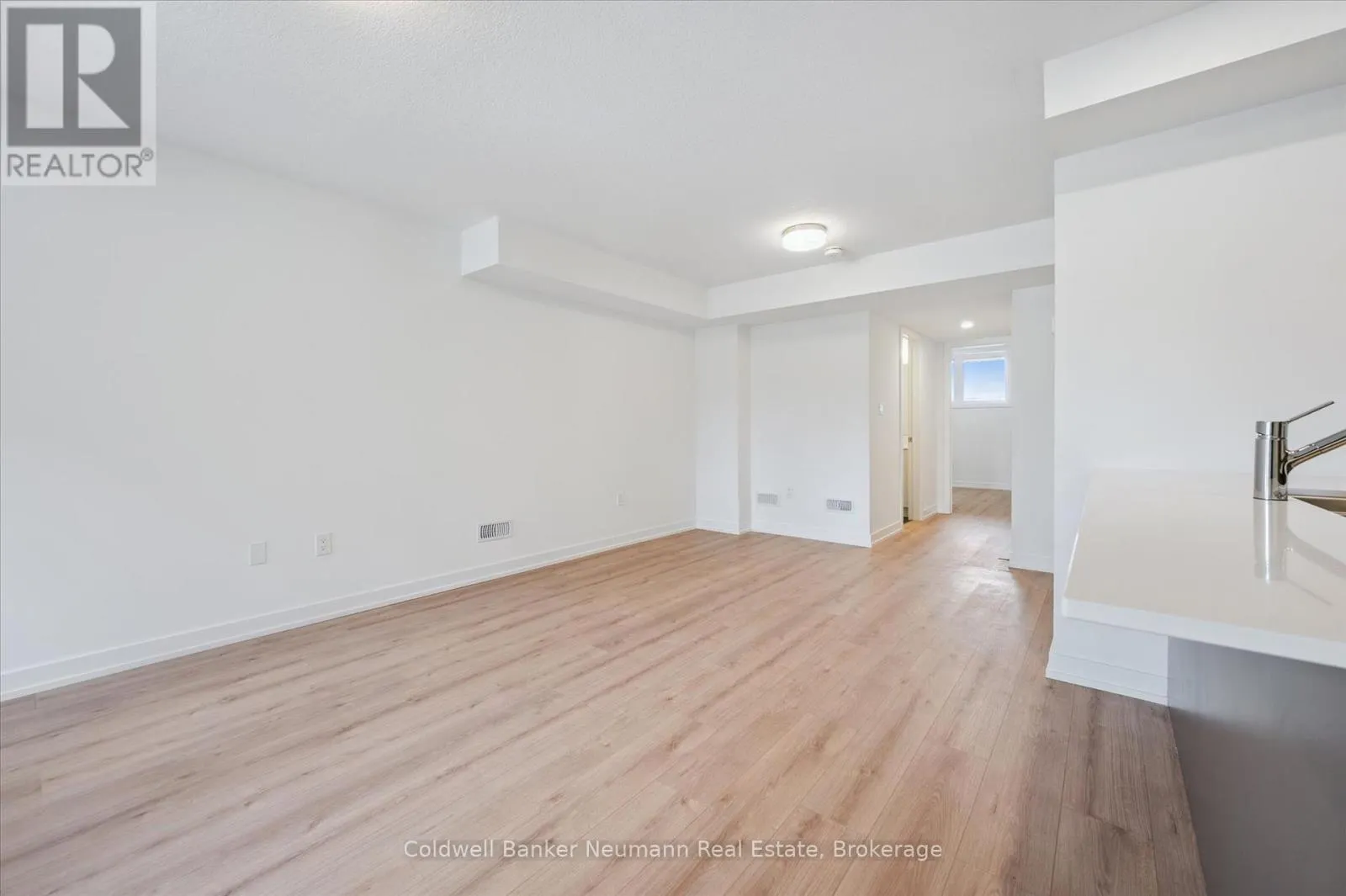 41 - 940 DAVID STREET N, #41