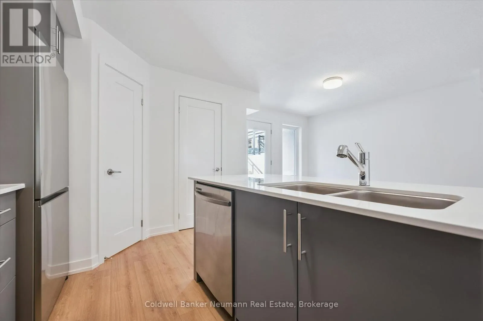 41 - 940 DAVID STREET N, #41