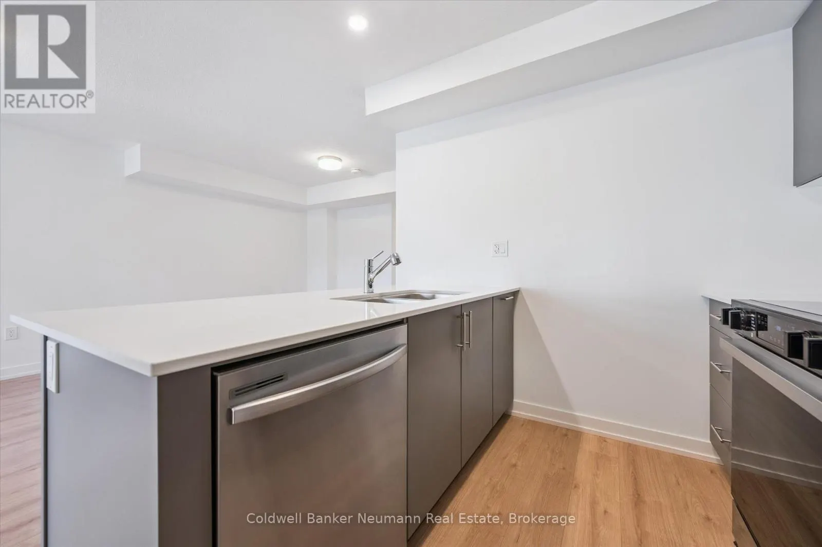 41 - 940 DAVID STREET N, #41