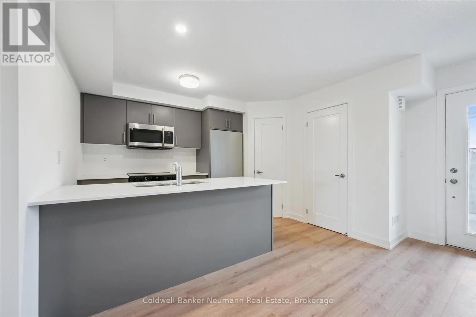 41 - 940 DAVID STREET N, #41