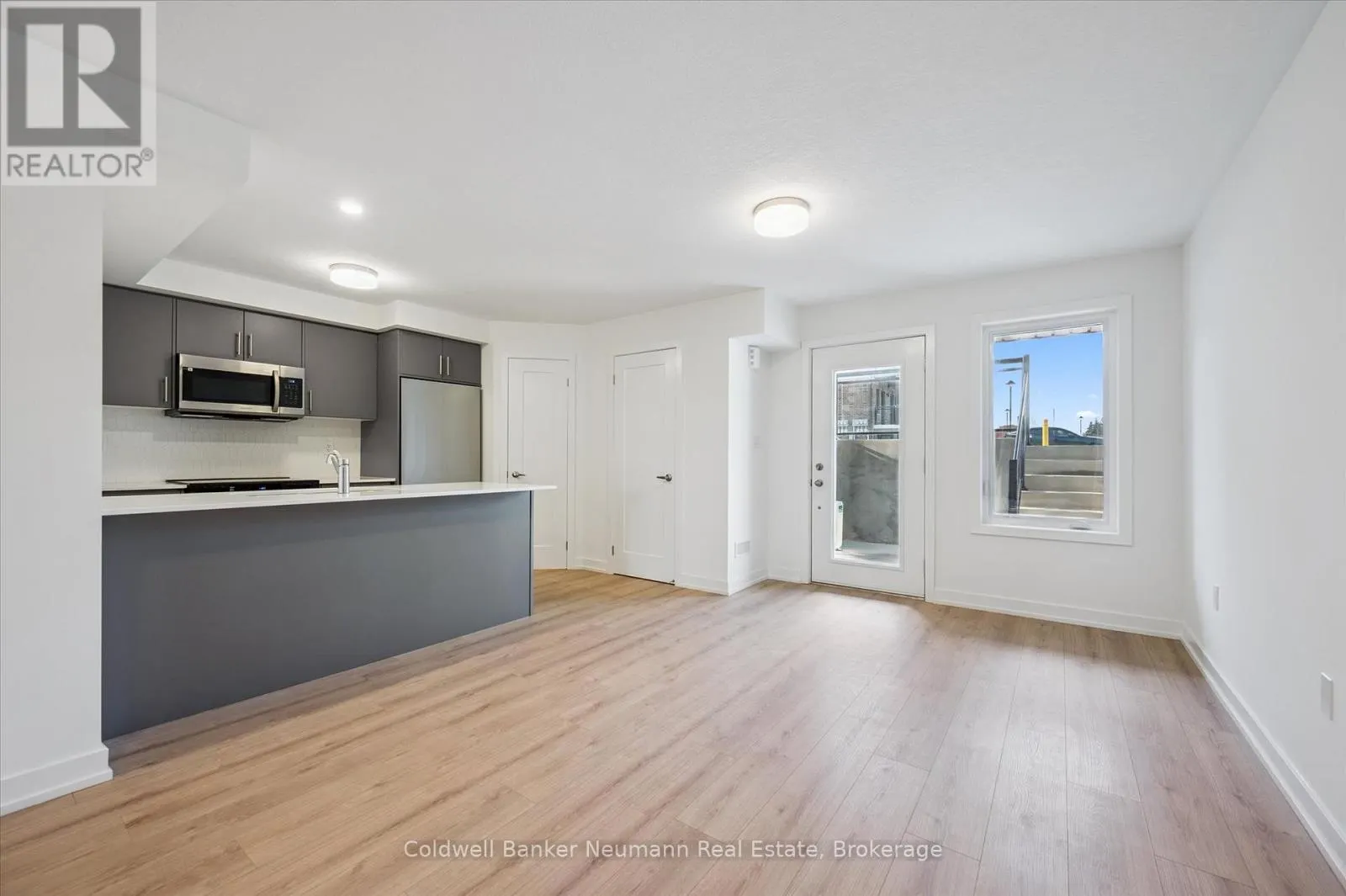 41 - 940 DAVID STREET N, #41