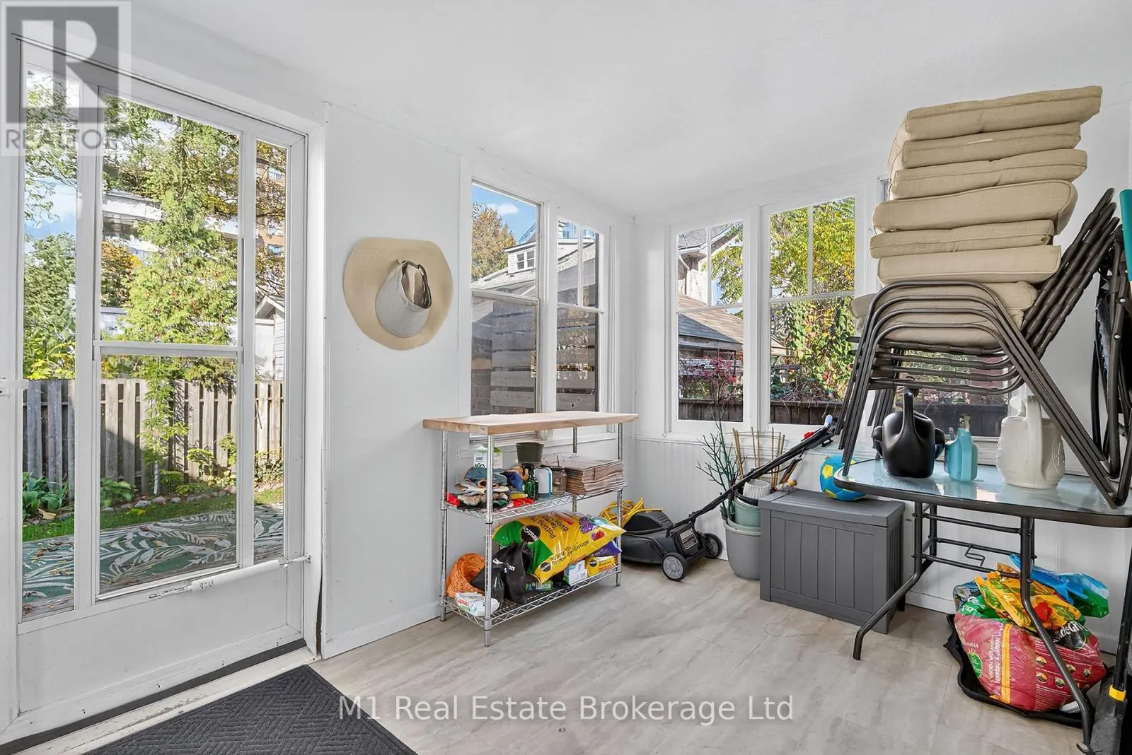 60 HOWITT STREET