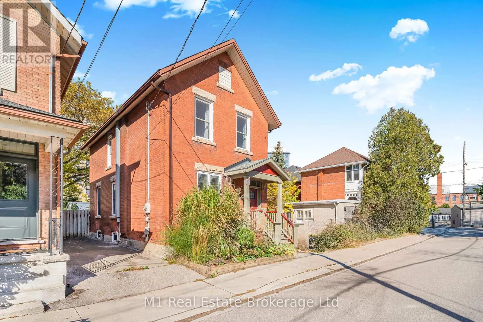 60 HOWITT STREET