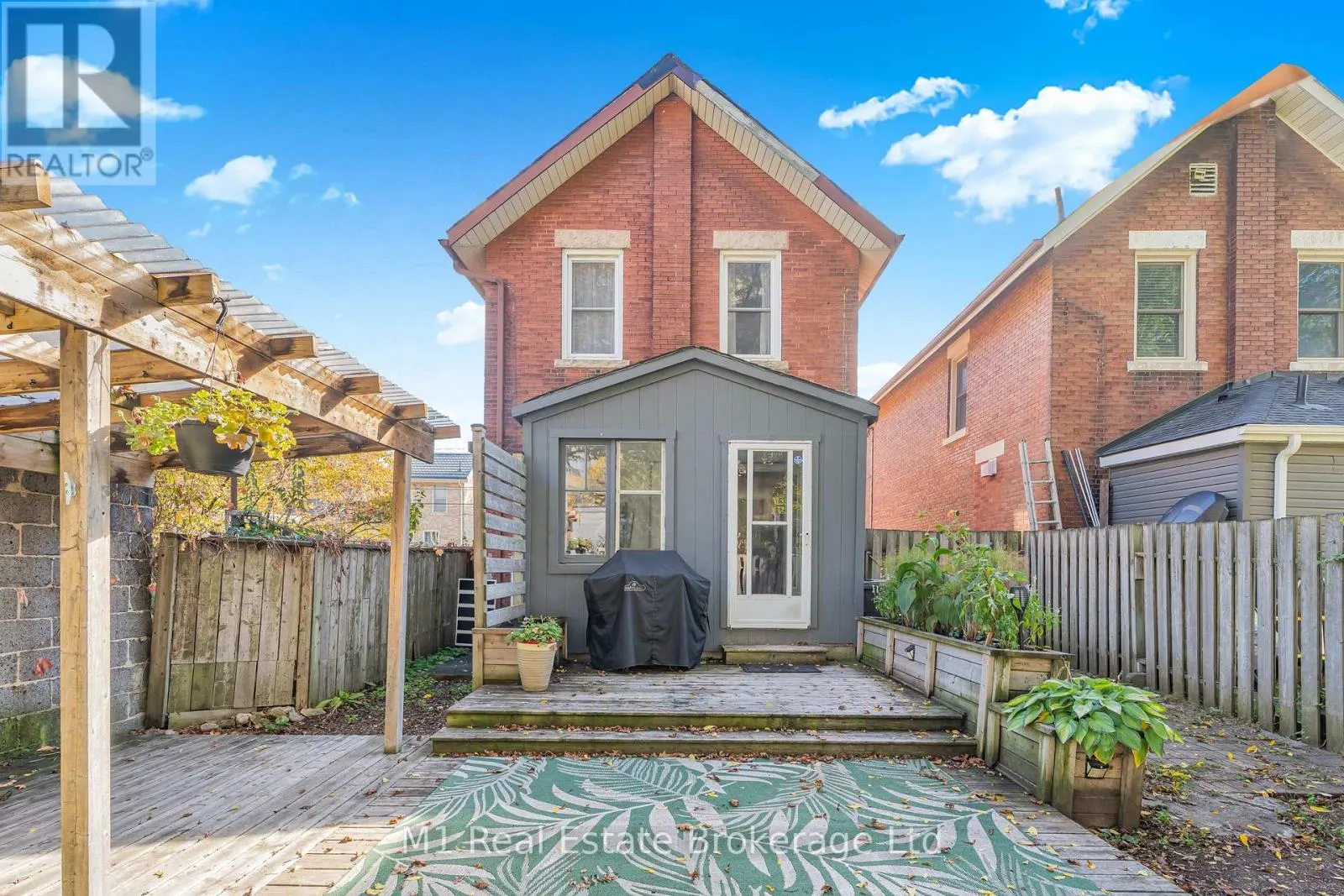 60 HOWITT STREET