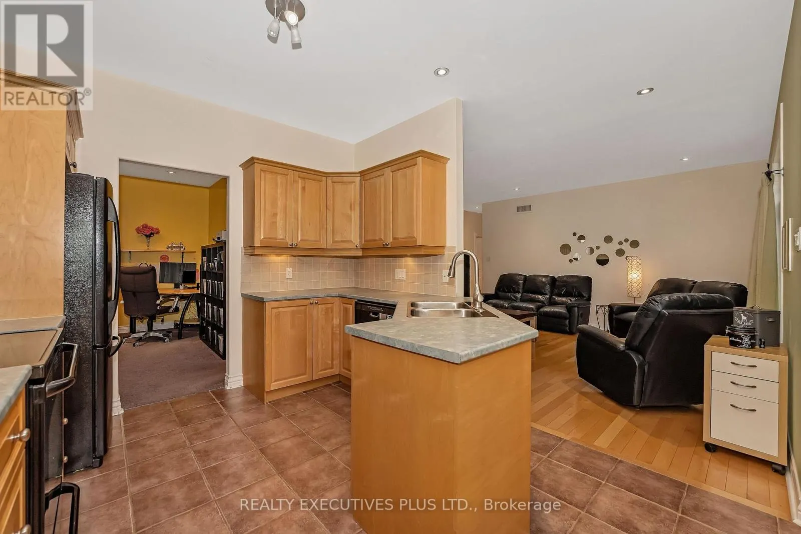 2660 DUBOIS STREET
