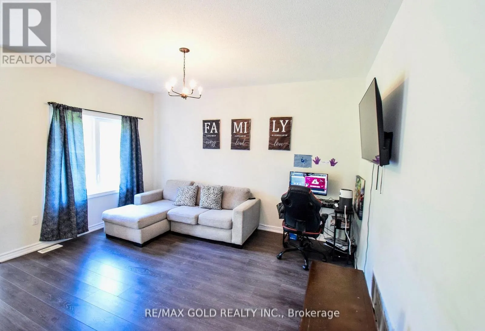 77 TUMBLEWOOD PLACE W