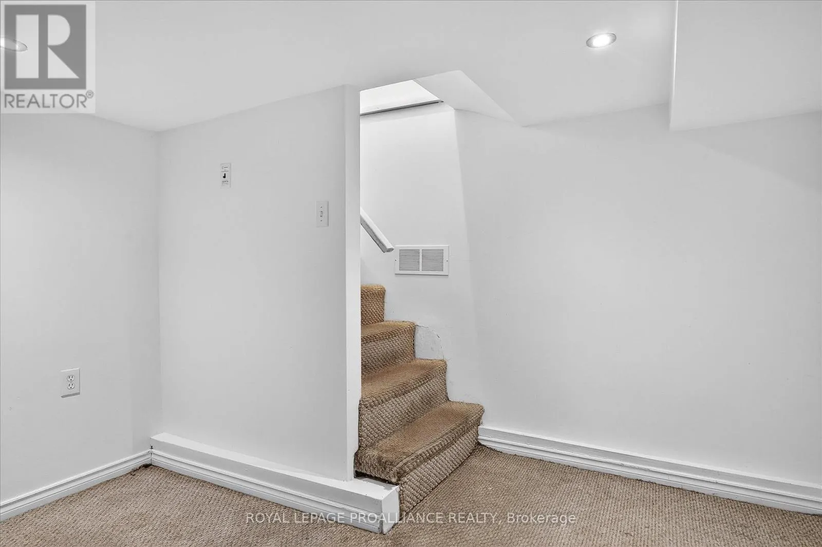 346 LONDON STREET