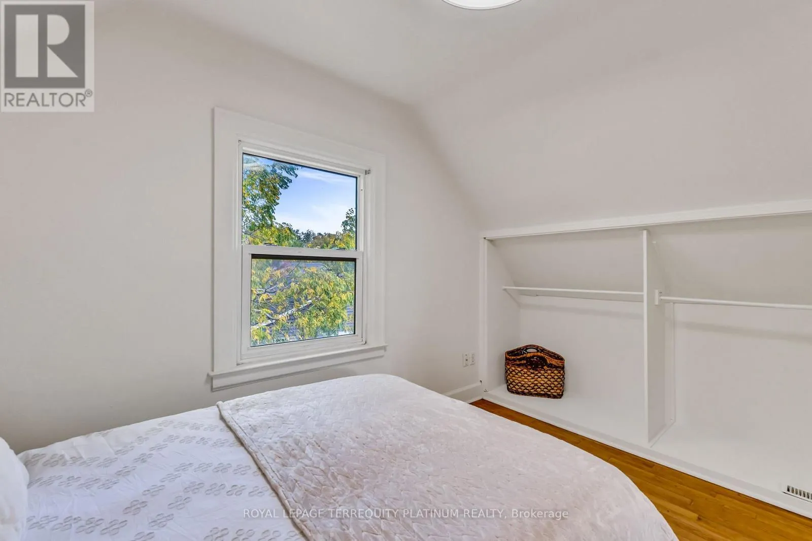 10 LOCARNO AVENUE
