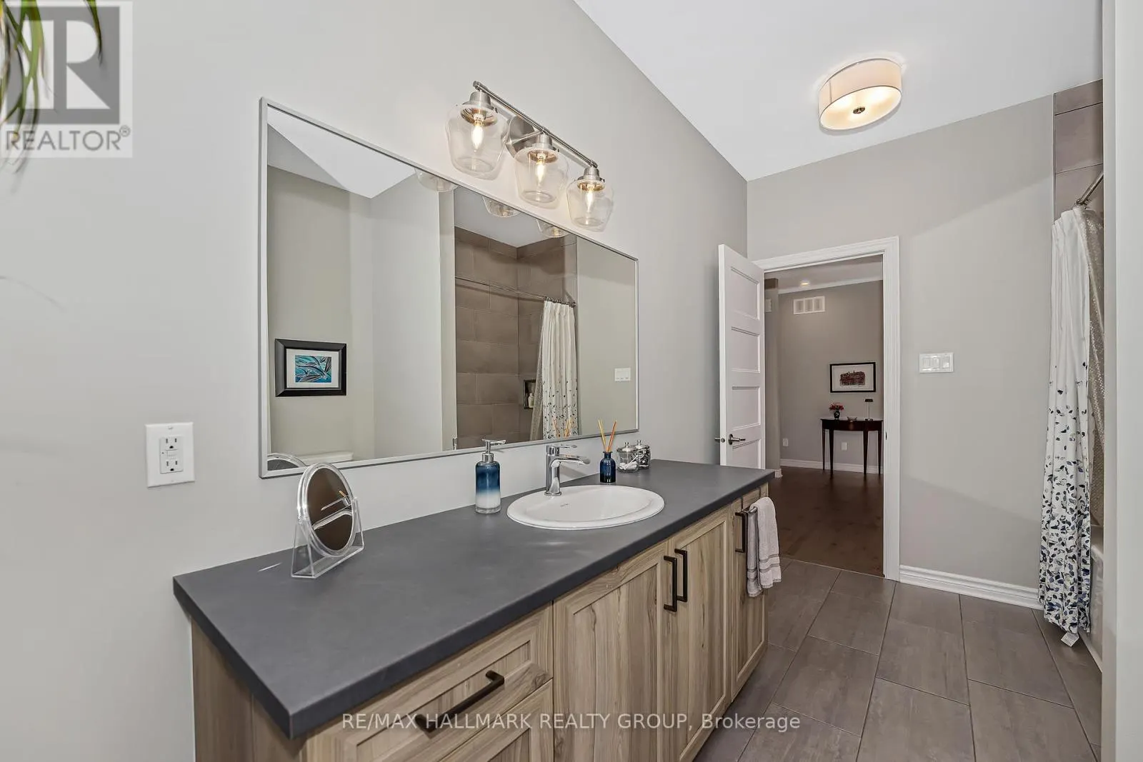 1350 COUNTRY LANE