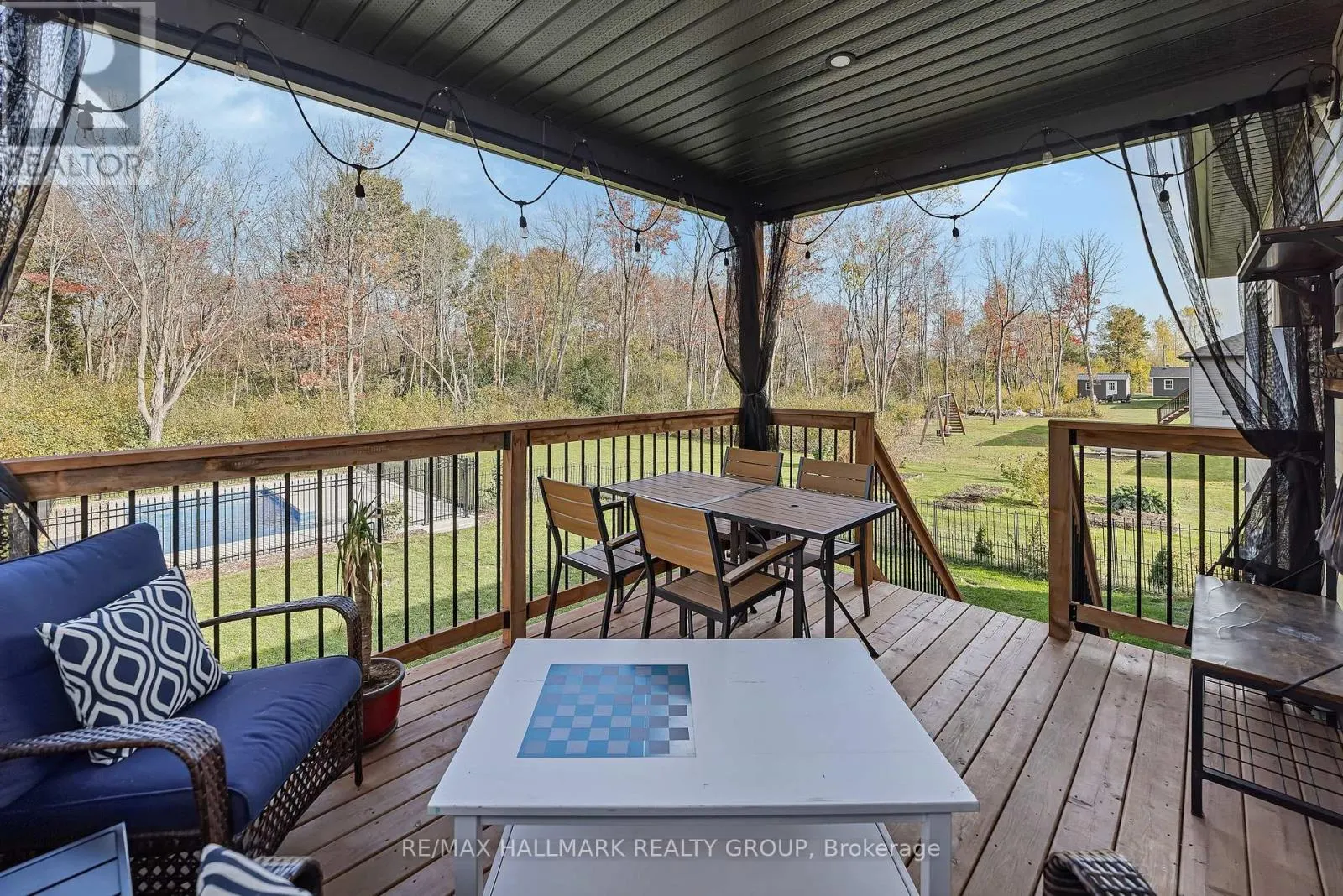 1350 COUNTRY LANE