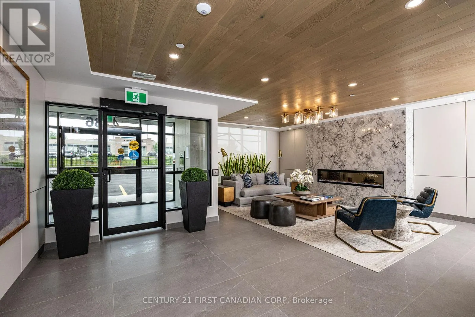 701 - 4286 KING STREET, #701