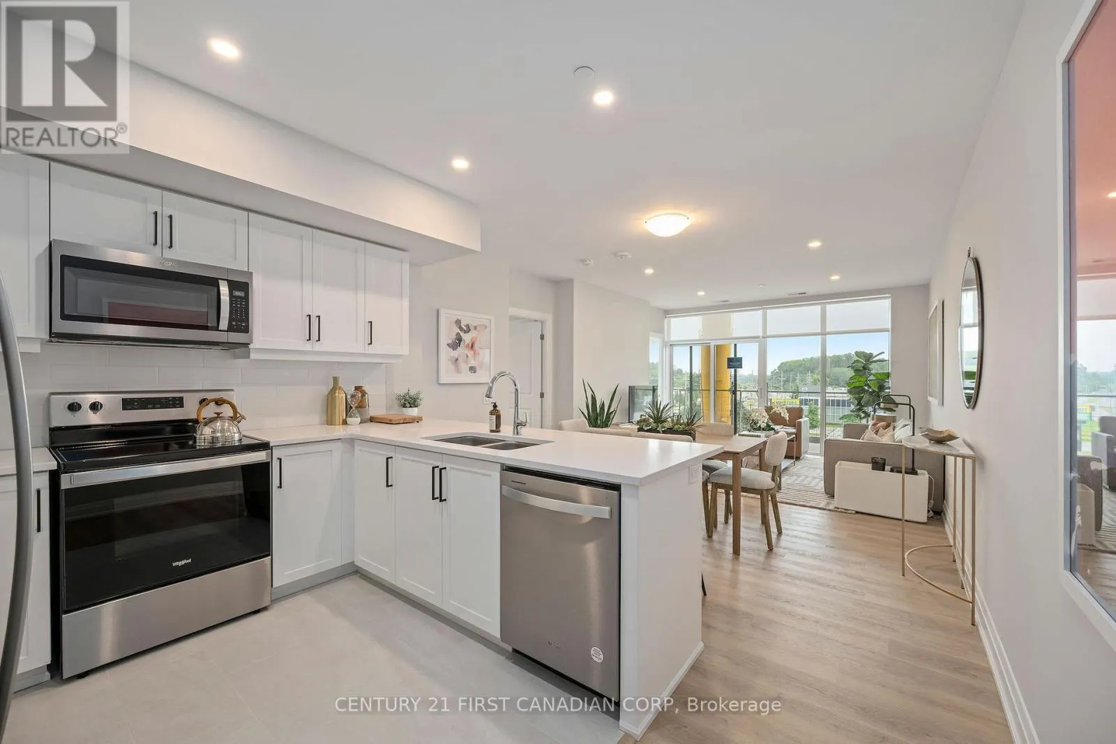 903 - 4286 KING STREET, #903