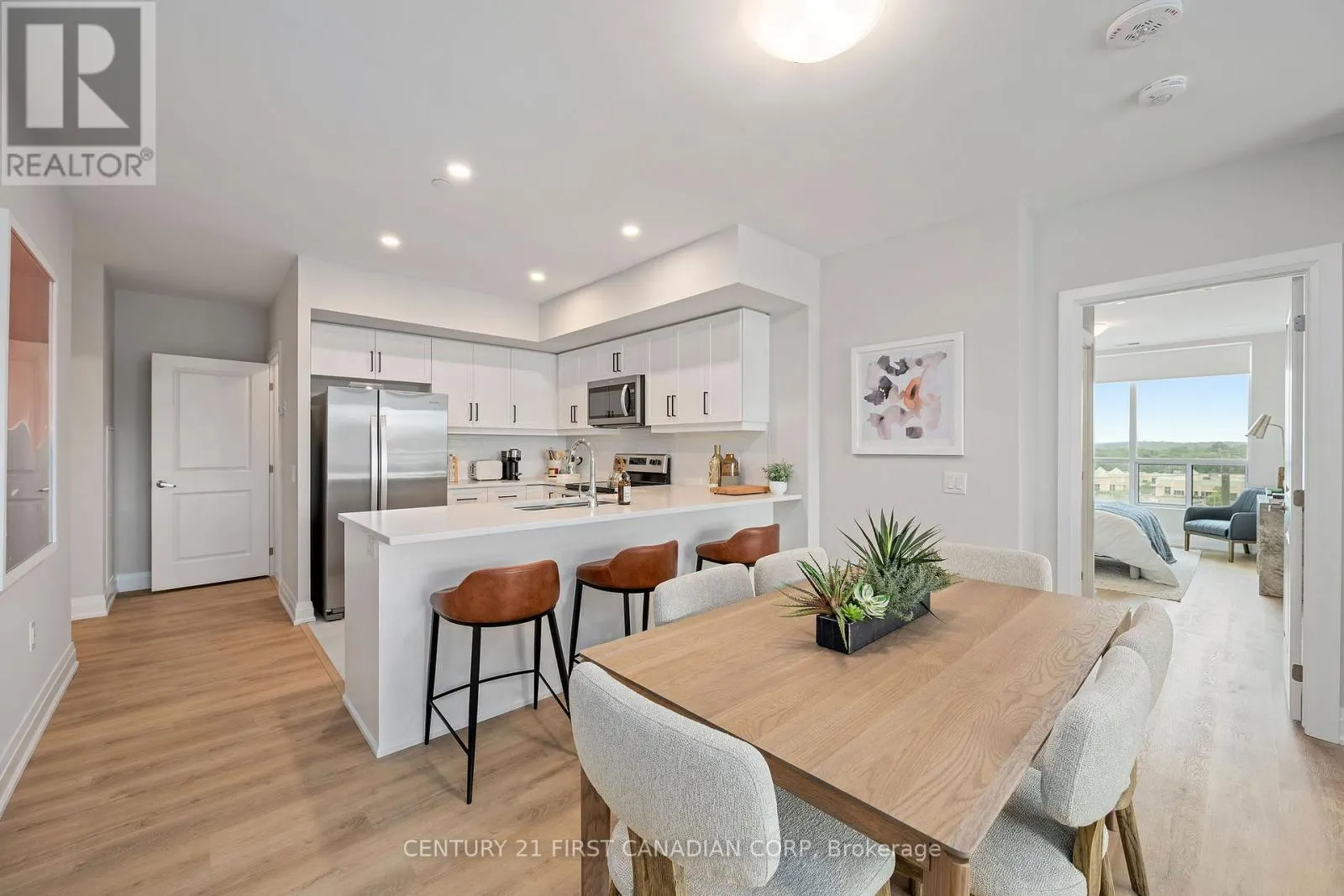 903 - 4286 KING STREET, #903