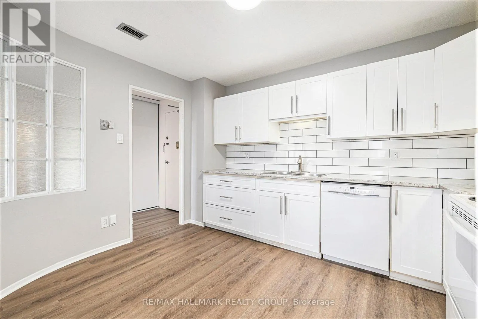101 - 50 EMMERSON AVENUE