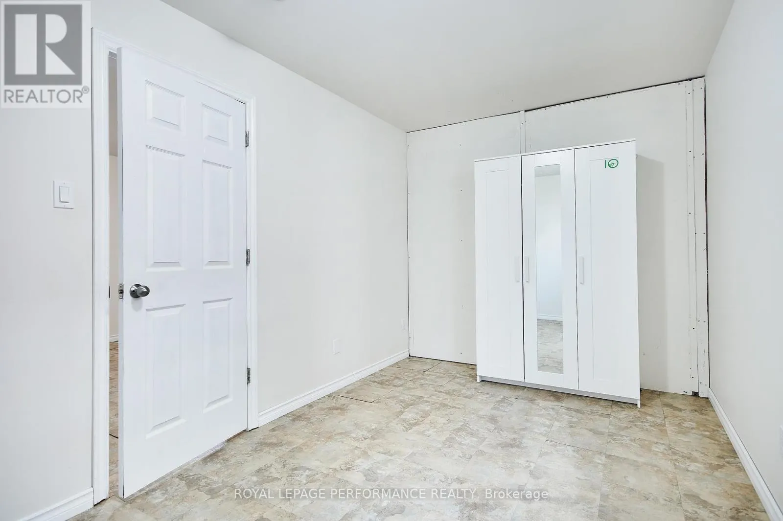 26 AYLMER AVENUE