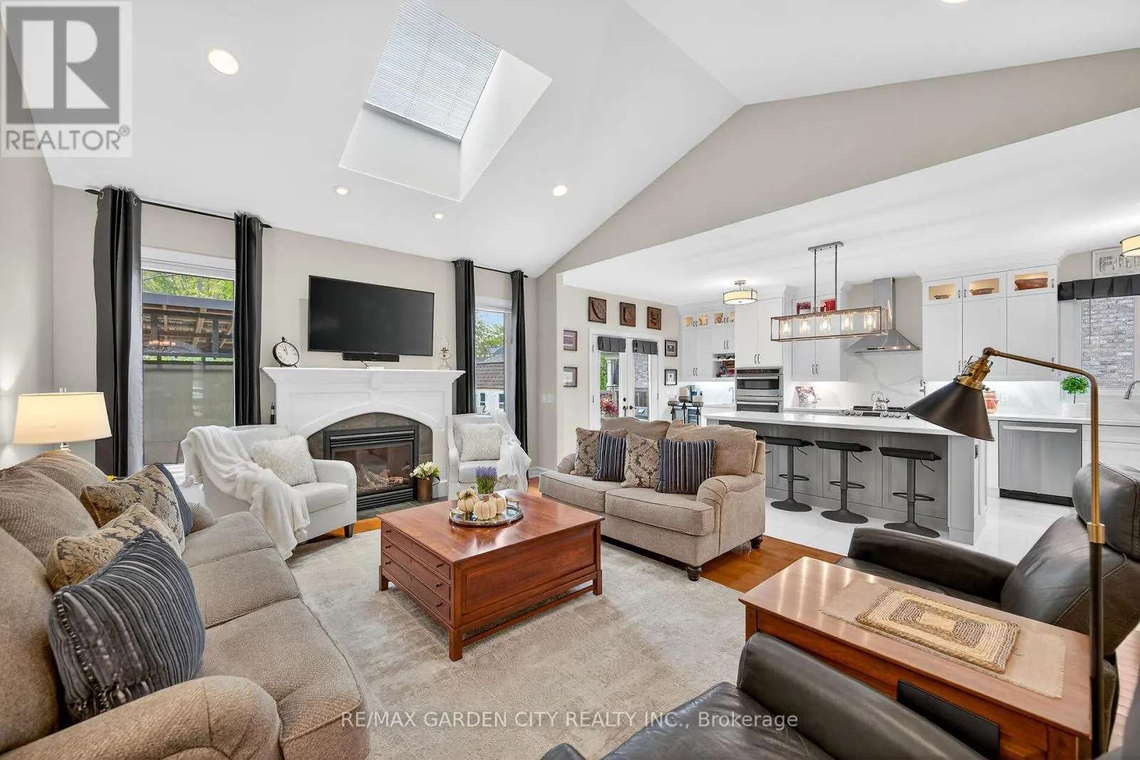 8 BACON LANE