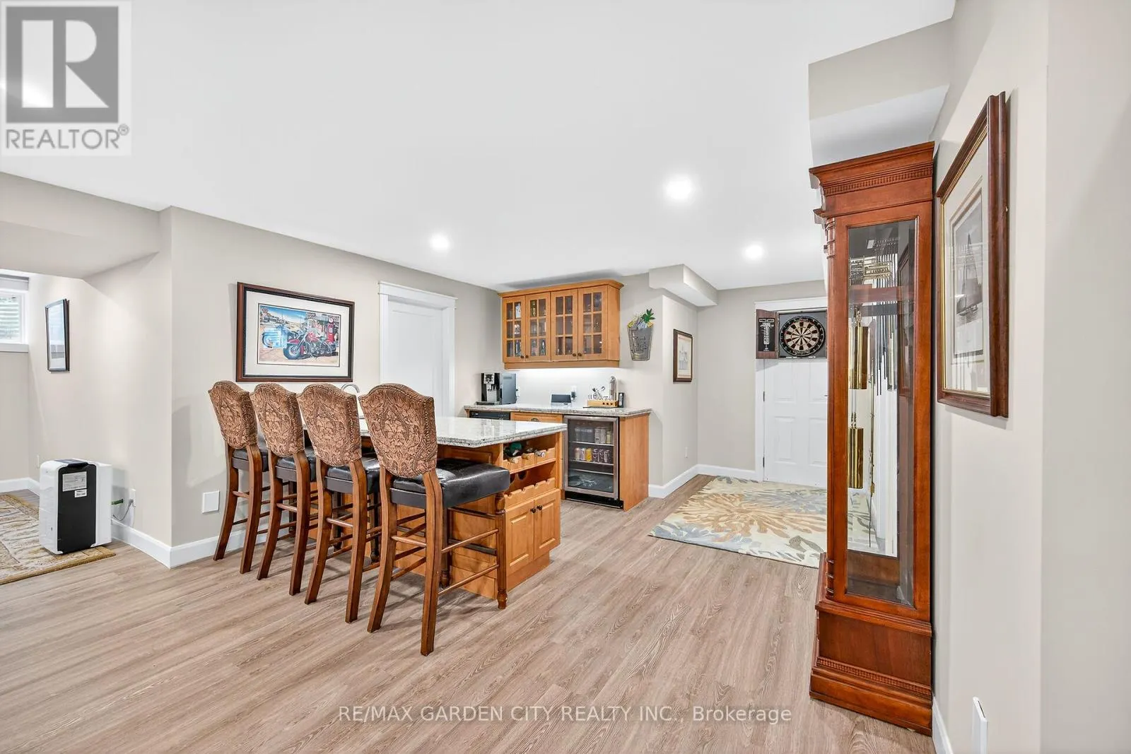 8 BACON LANE