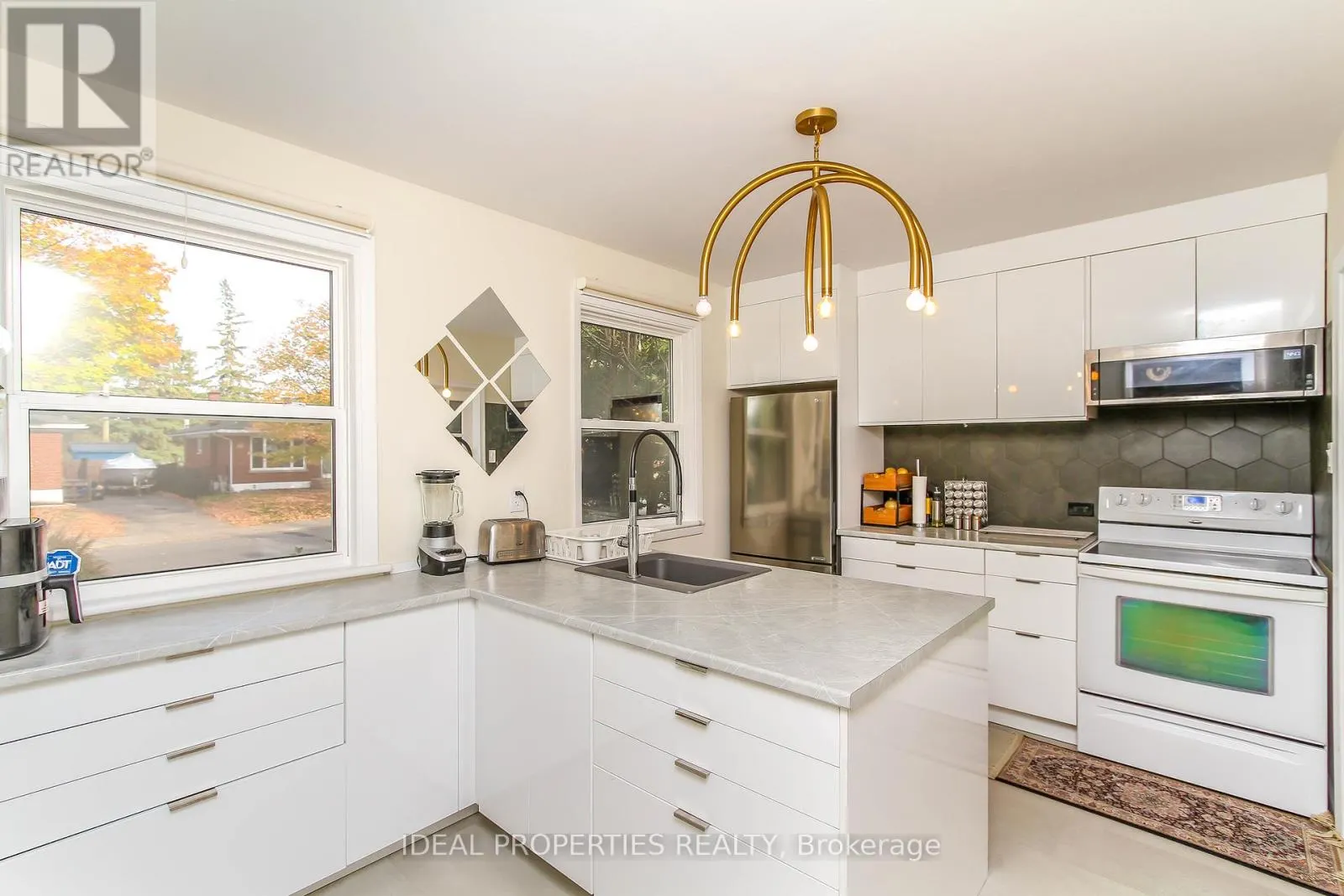A - 2034 SAUNDERSON DRIVE