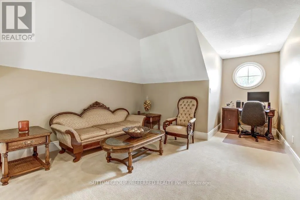 23 - 124 NORTH CENTRE ROAD, #23
