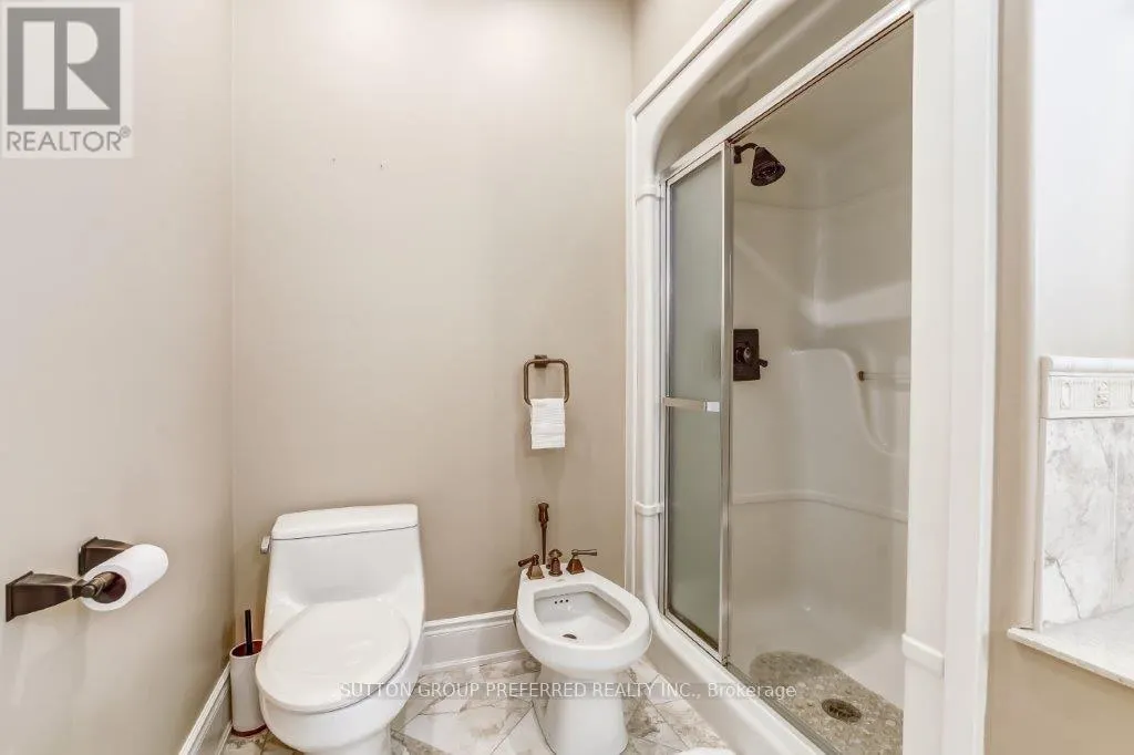23 - 124 NORTH CENTRE ROAD, #23
