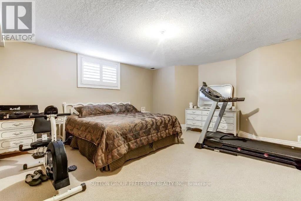 23 - 124 NORTH CENTRE ROAD, #23