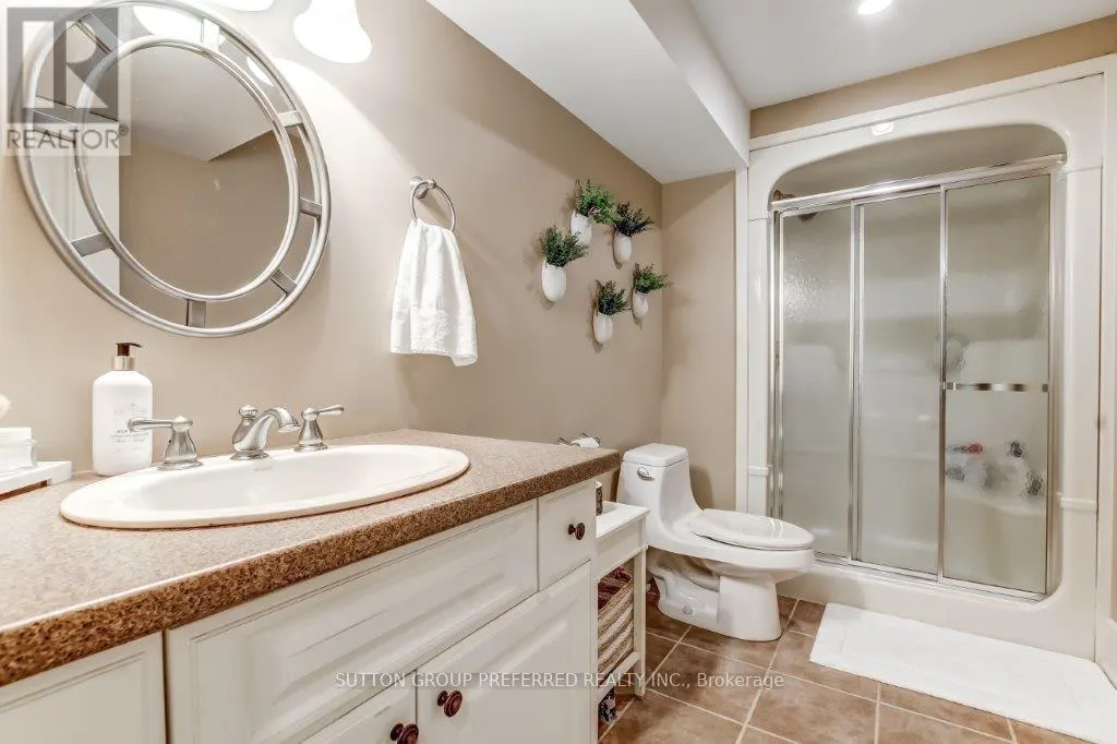 23 - 124 NORTH CENTRE ROAD, #23