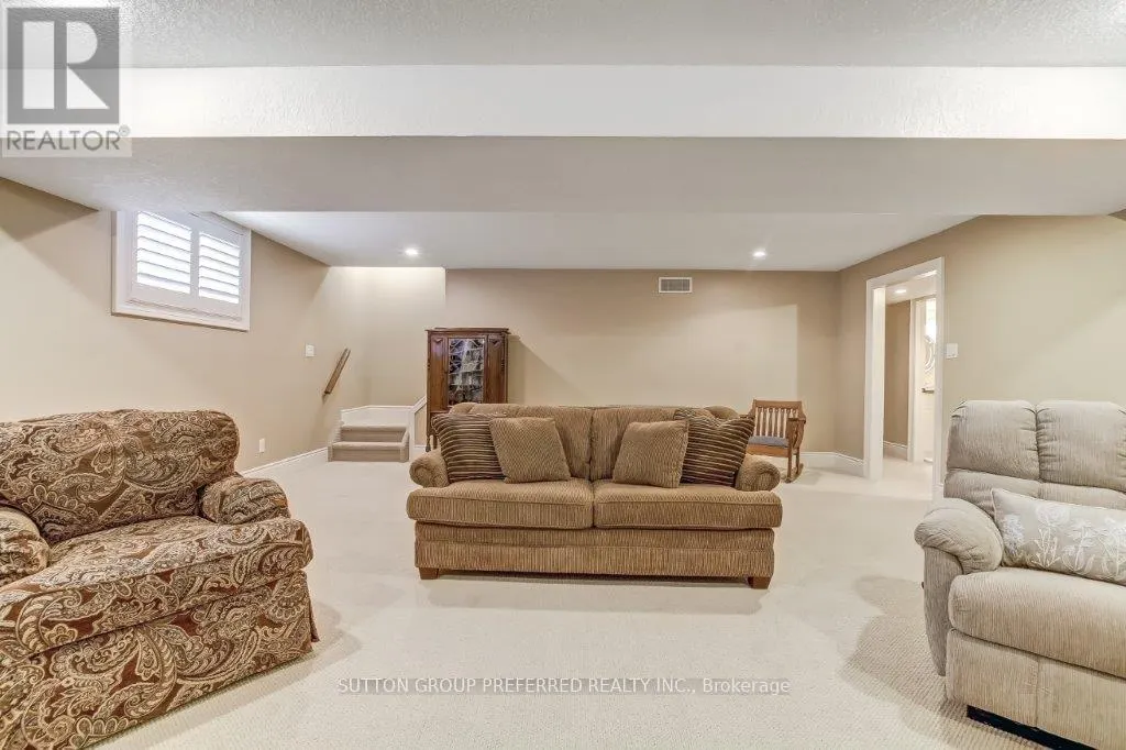 23 - 124 NORTH CENTRE ROAD, #23