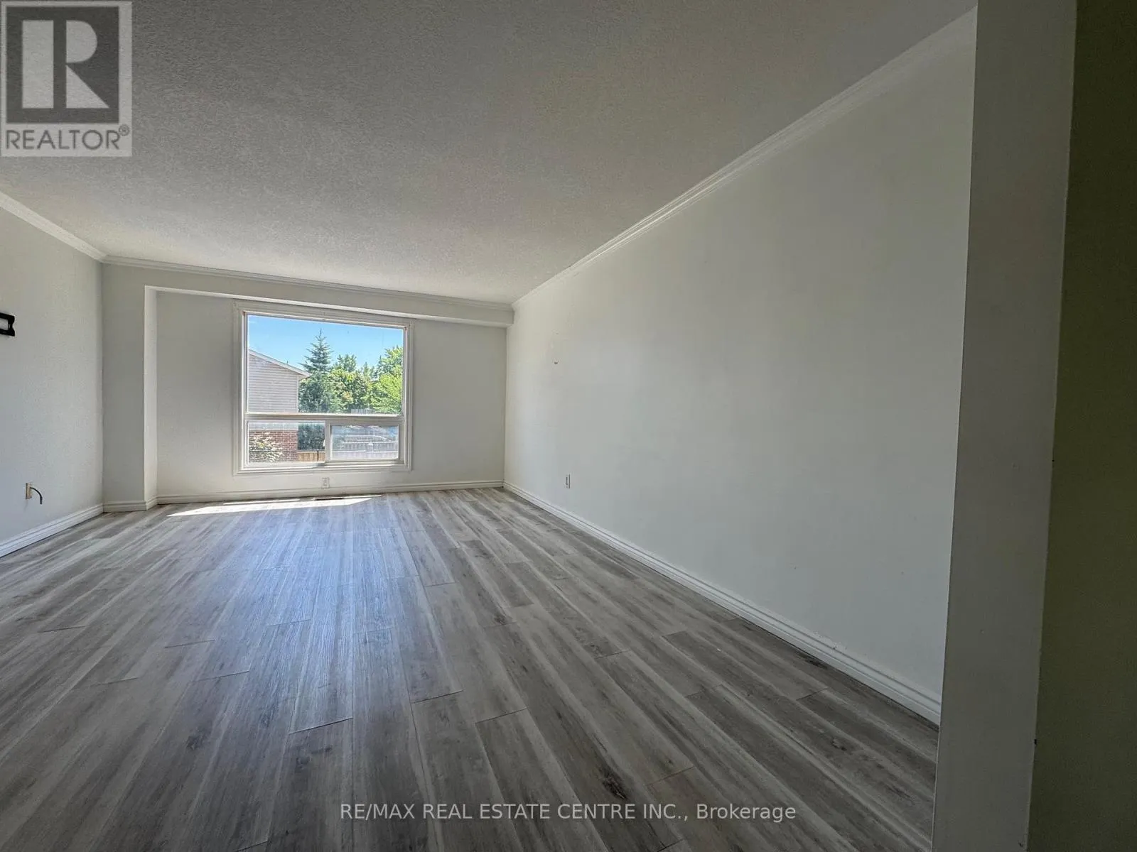 5 - 648 DOON VILLAGE ROAD, #5
