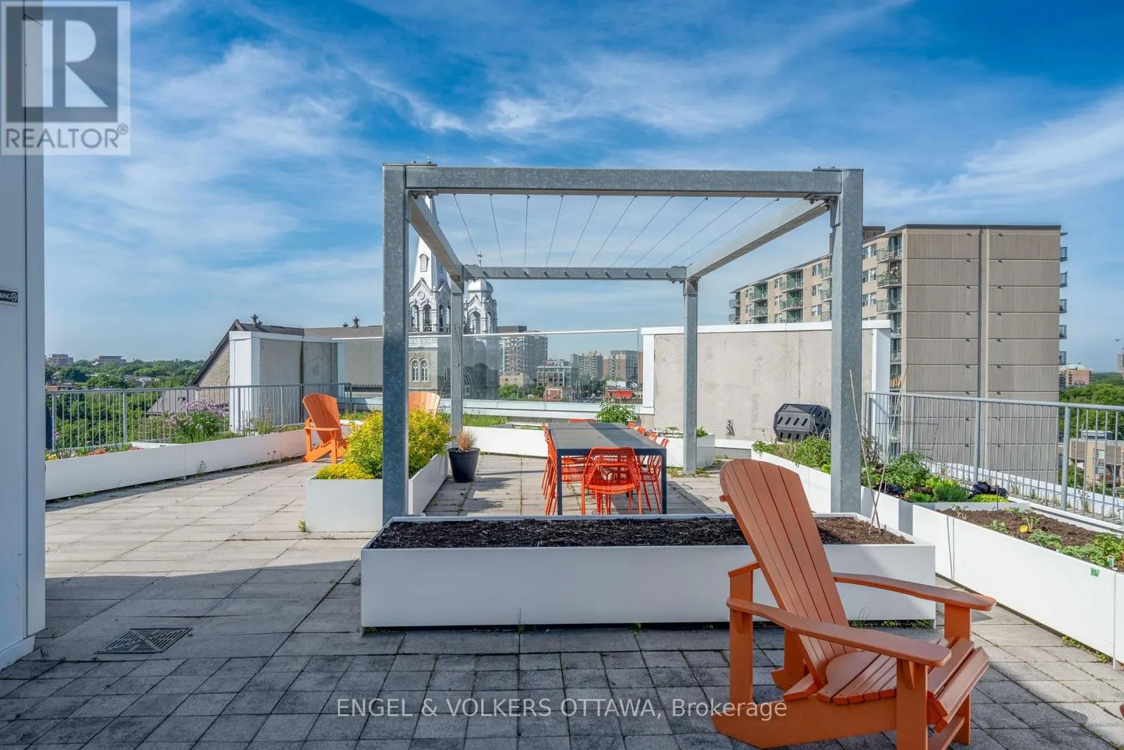 210 - 1000 WELLINGTON STREET W