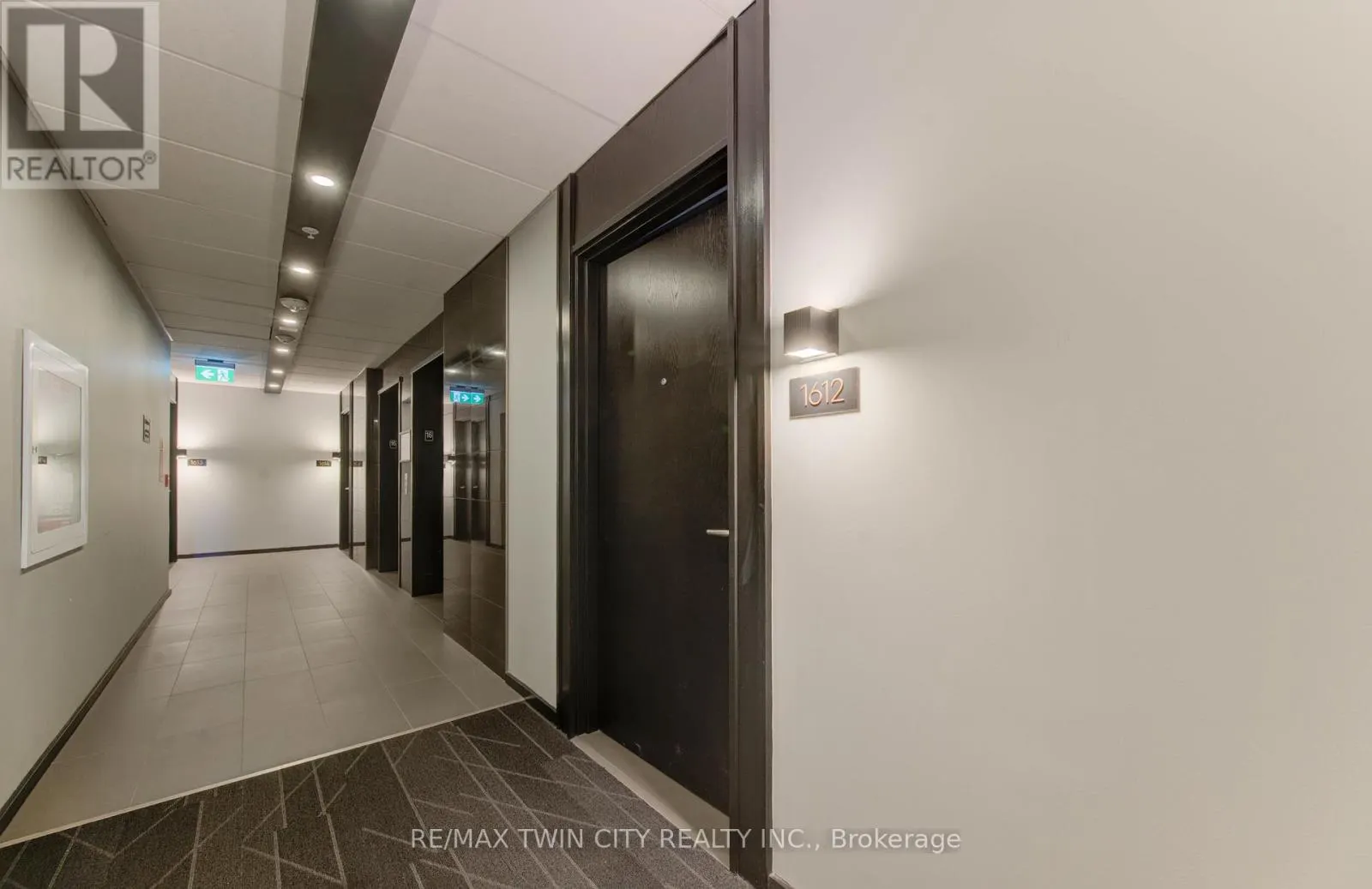 9 - 181 KING STREET S