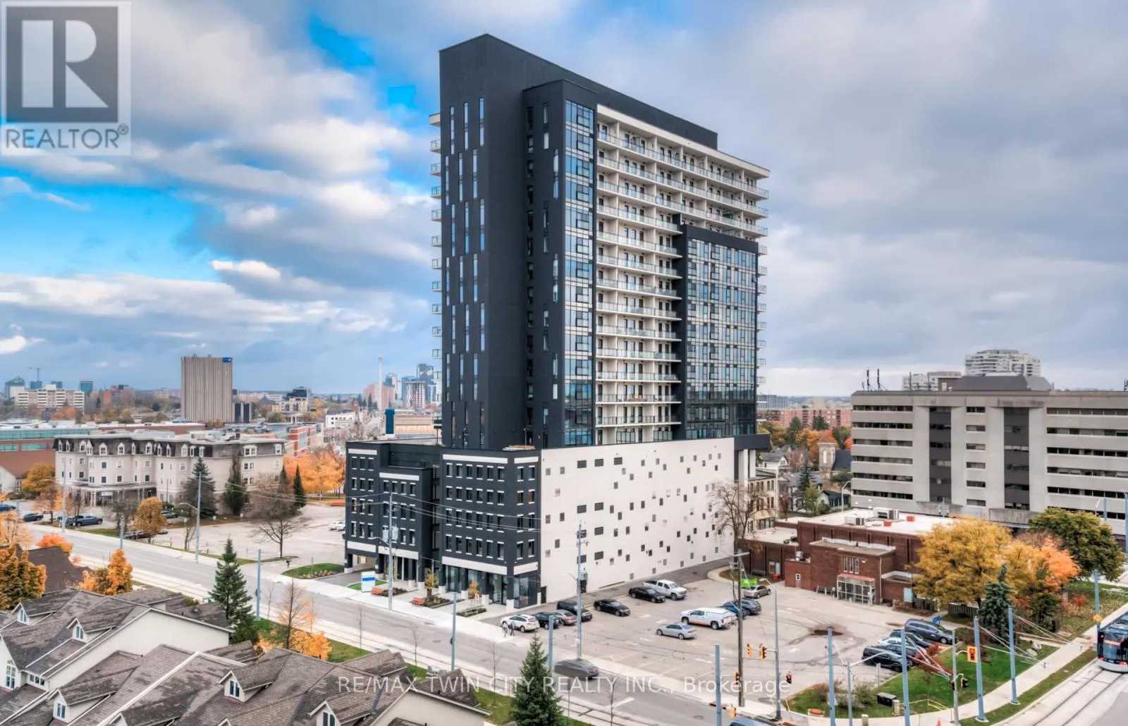 9 - 181 KING STREET S