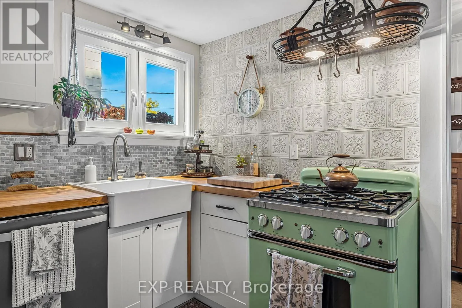 24 ROBINSON STREET S
