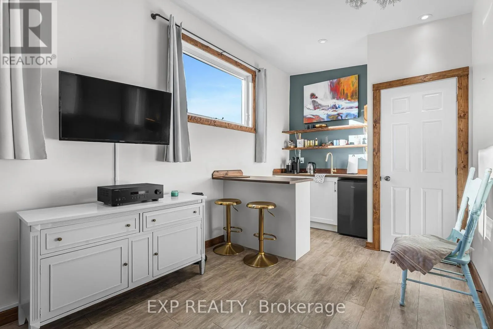 24 ROBINSON STREET S