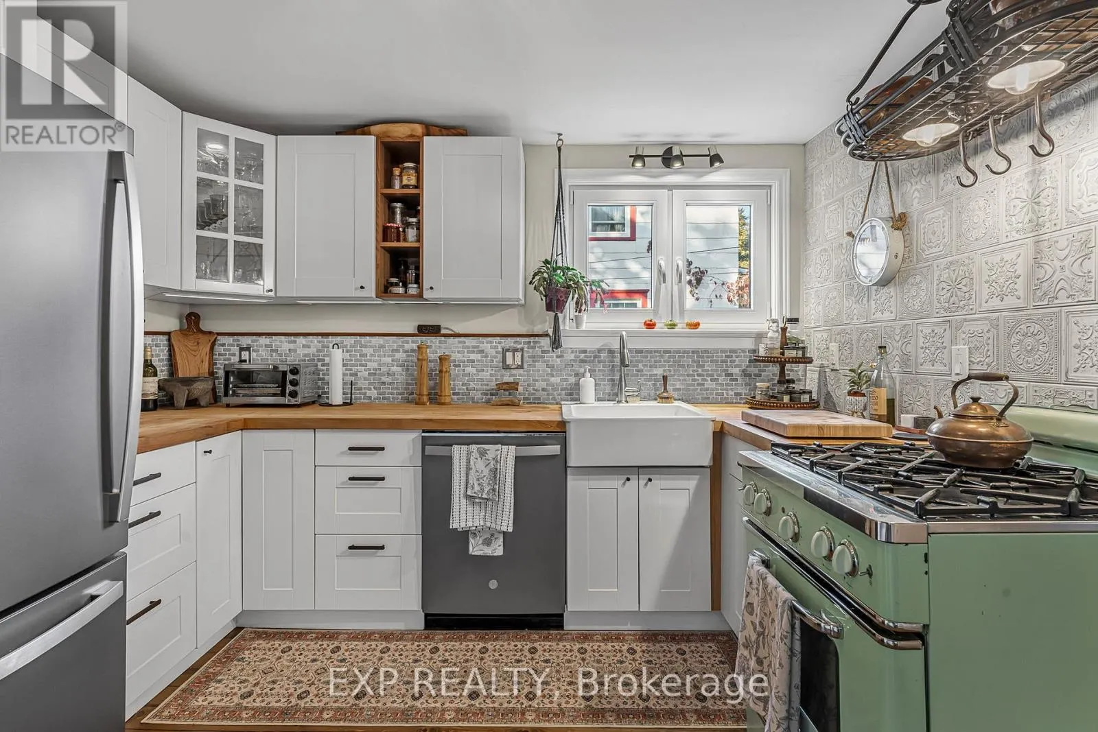 24 ROBINSON STREET S