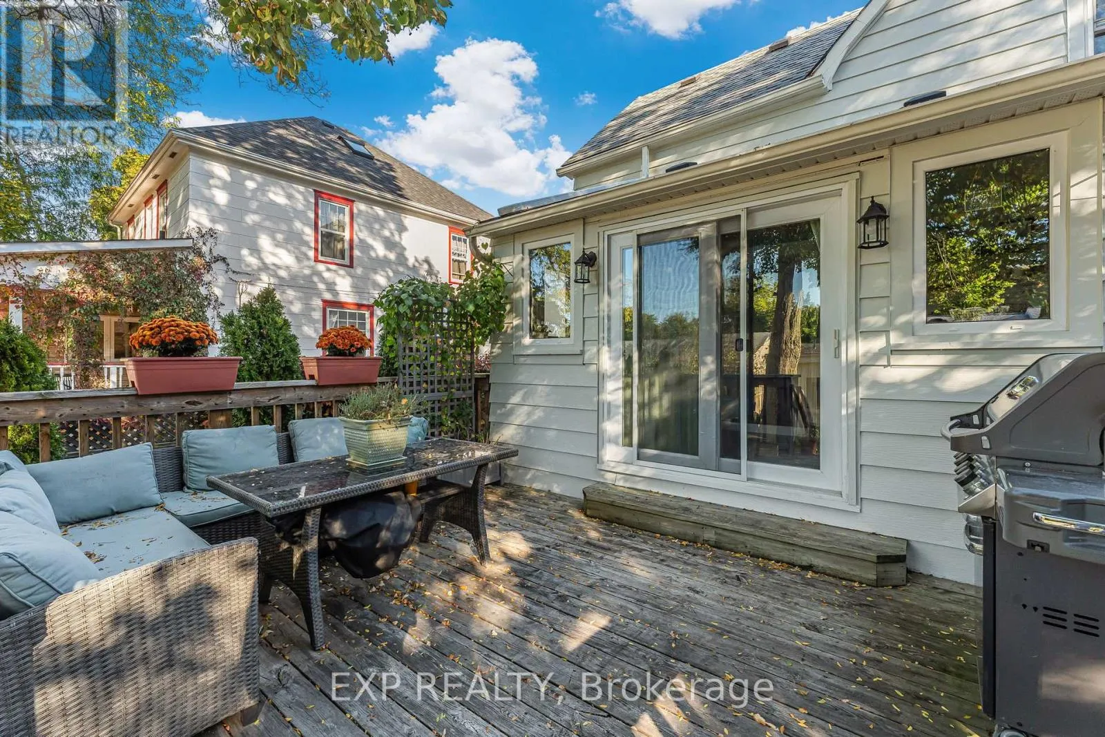 24 ROBINSON STREET S