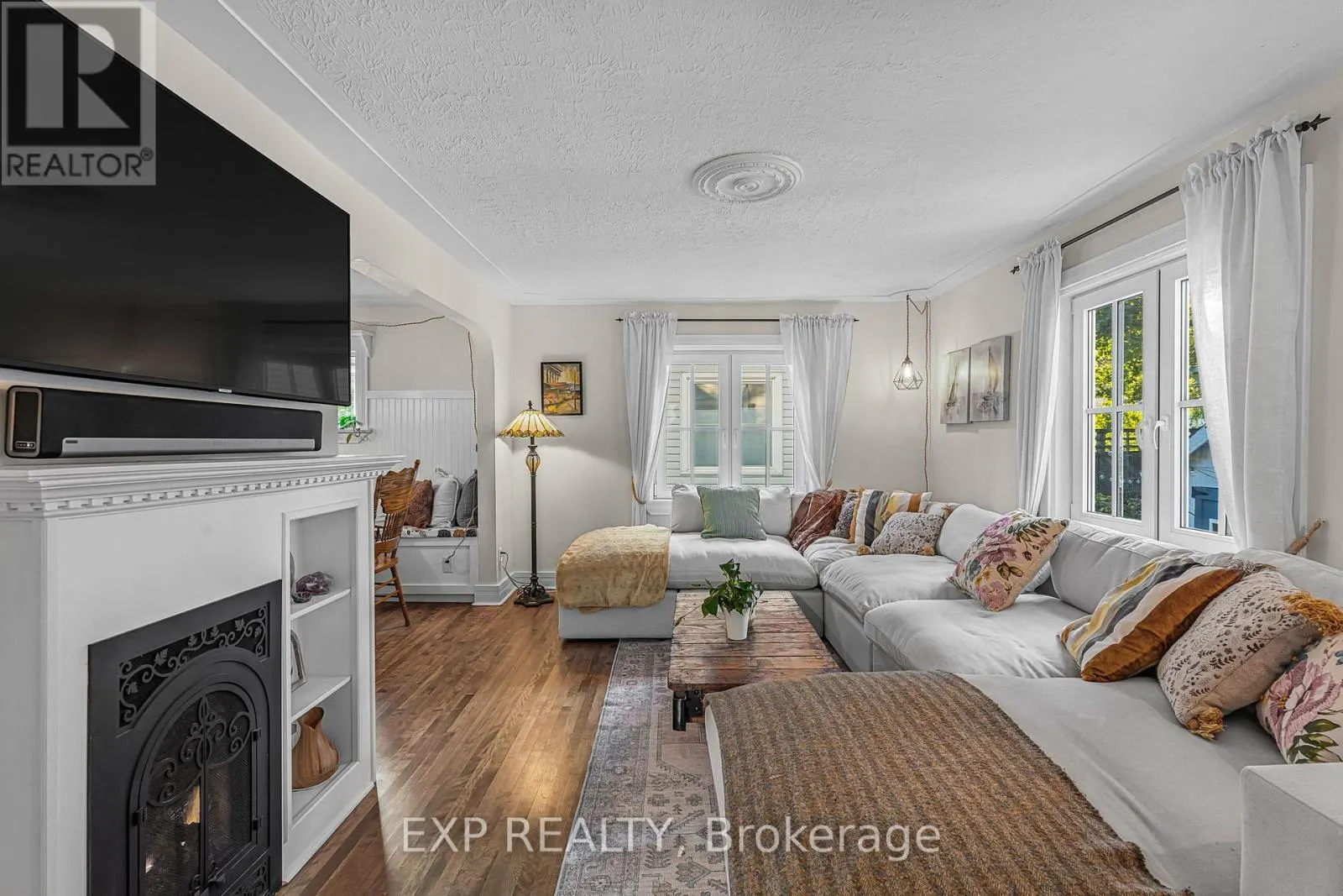 24 ROBINSON STREET S