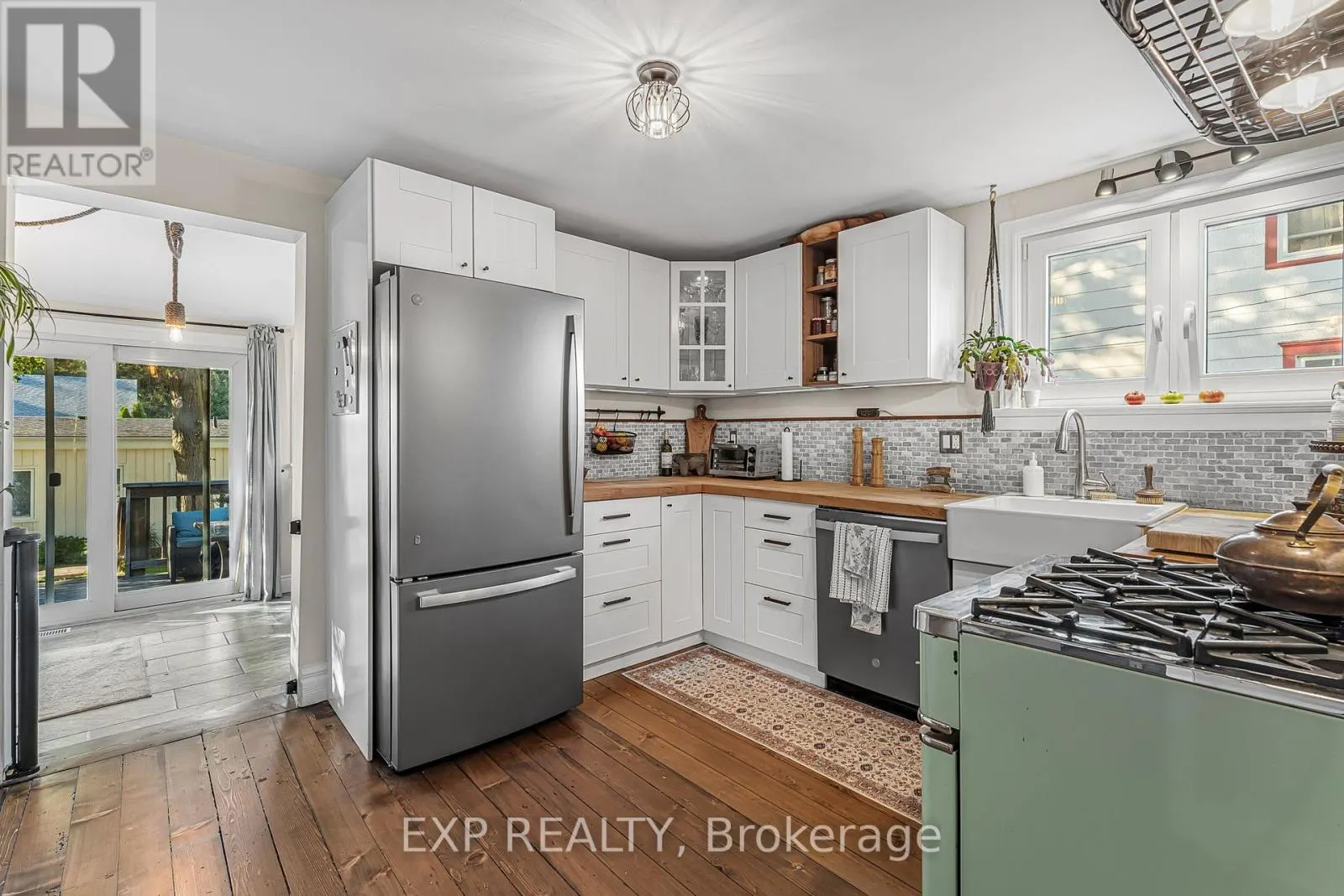 24 ROBINSON STREET S