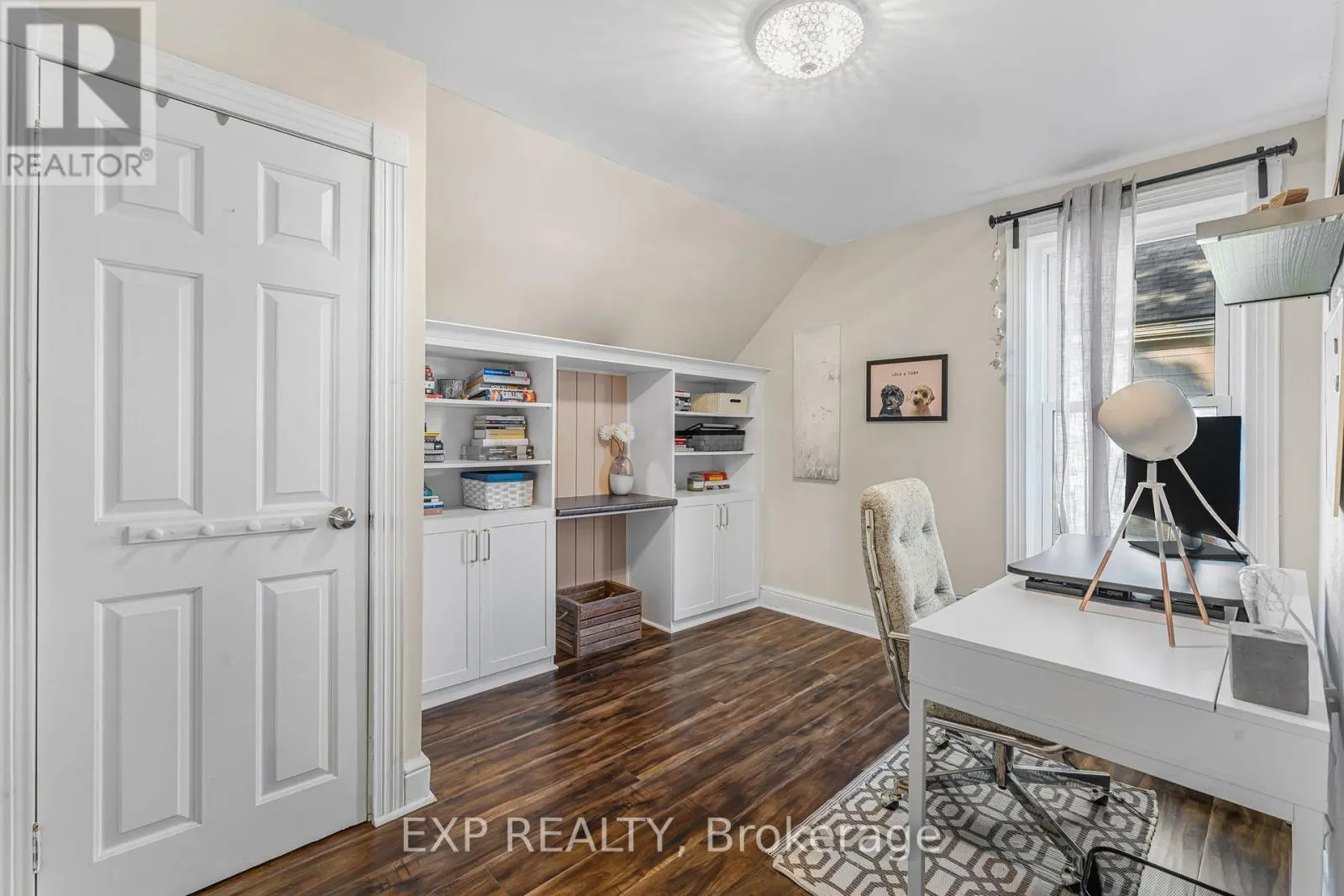 24 ROBINSON STREET S
