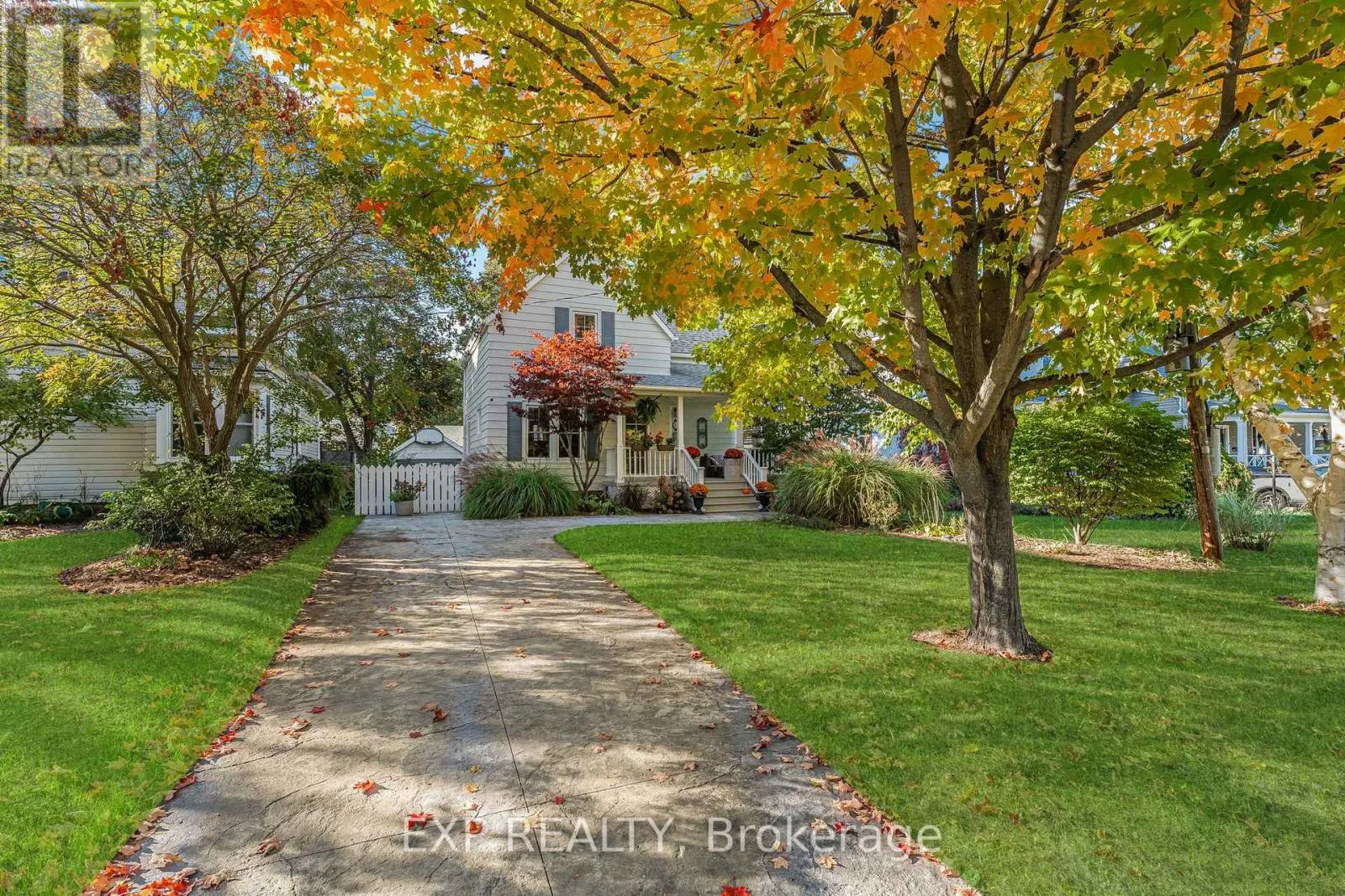 24 ROBINSON STREET S