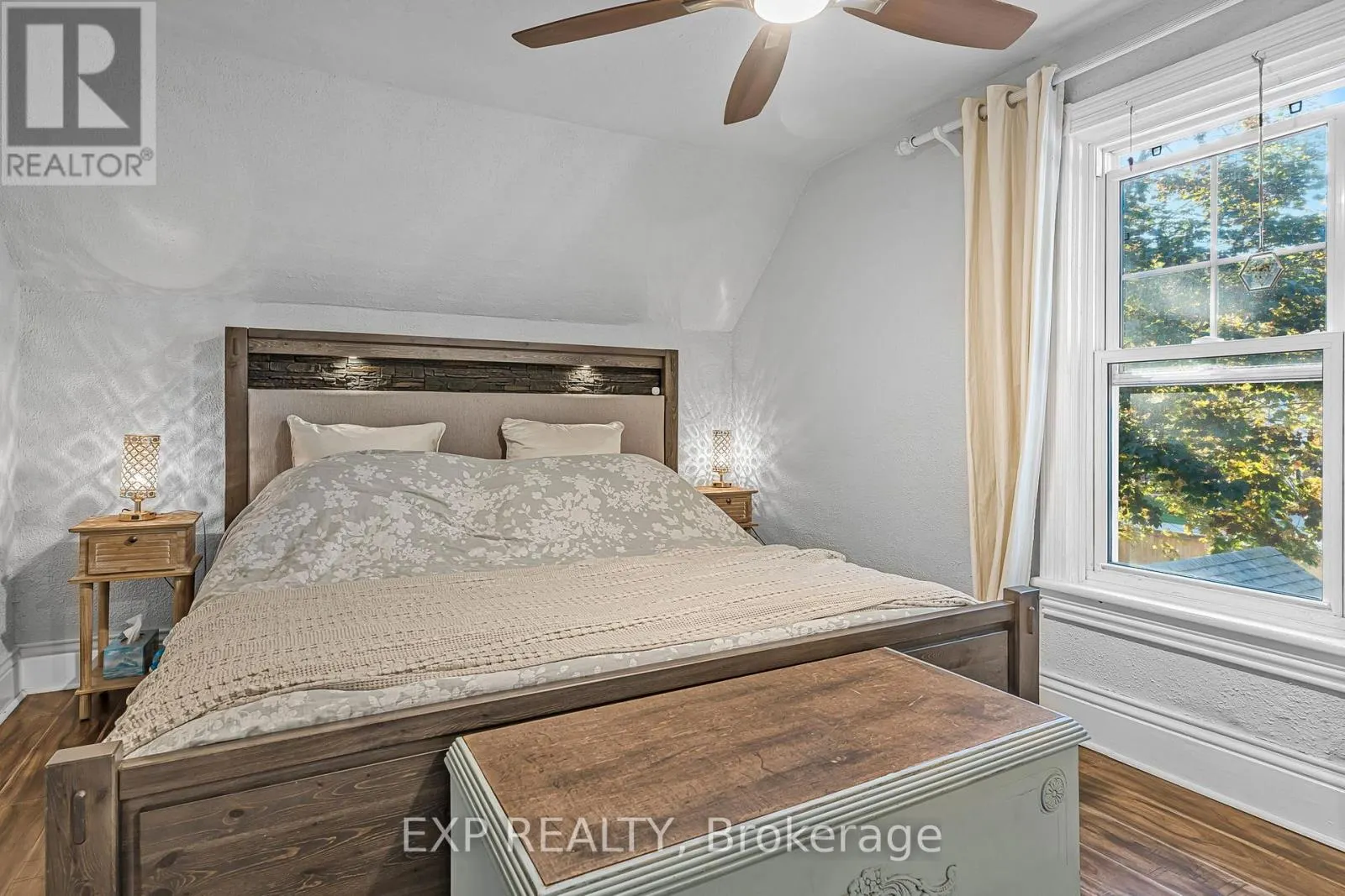 24 ROBINSON STREET S