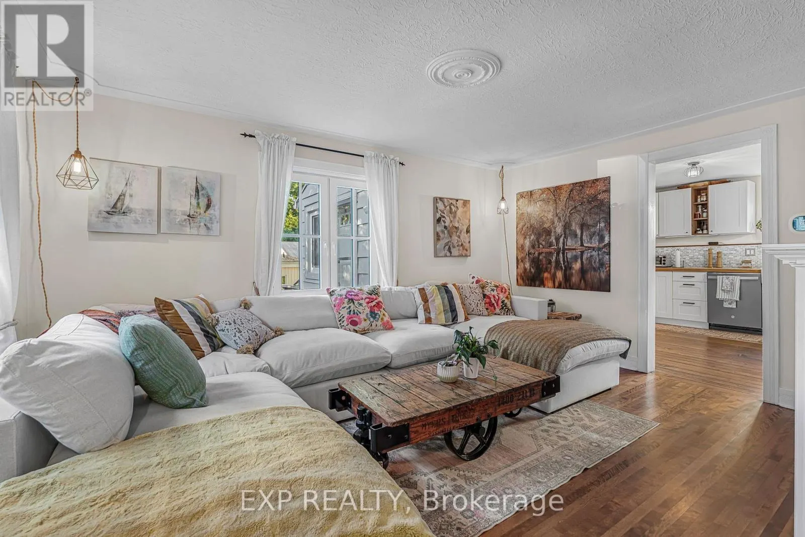 24 ROBINSON STREET S