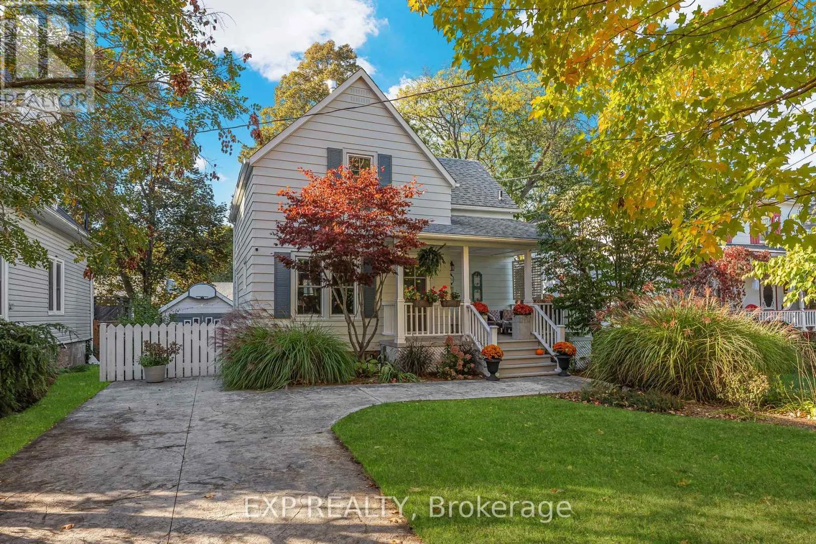 24 ROBINSON STREET S