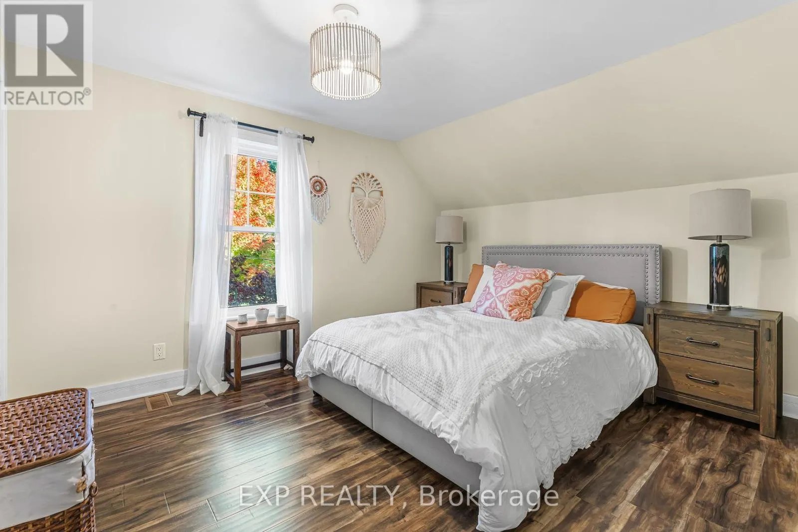 24 ROBINSON STREET S