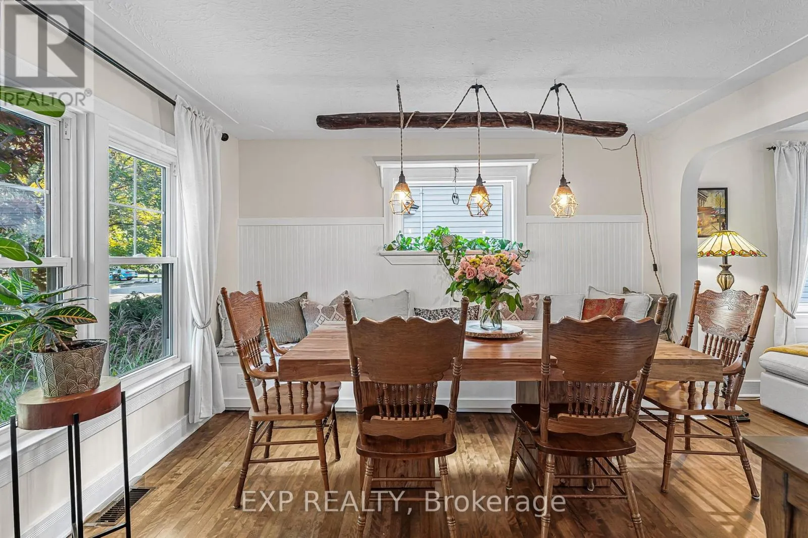 24 ROBINSON STREET S