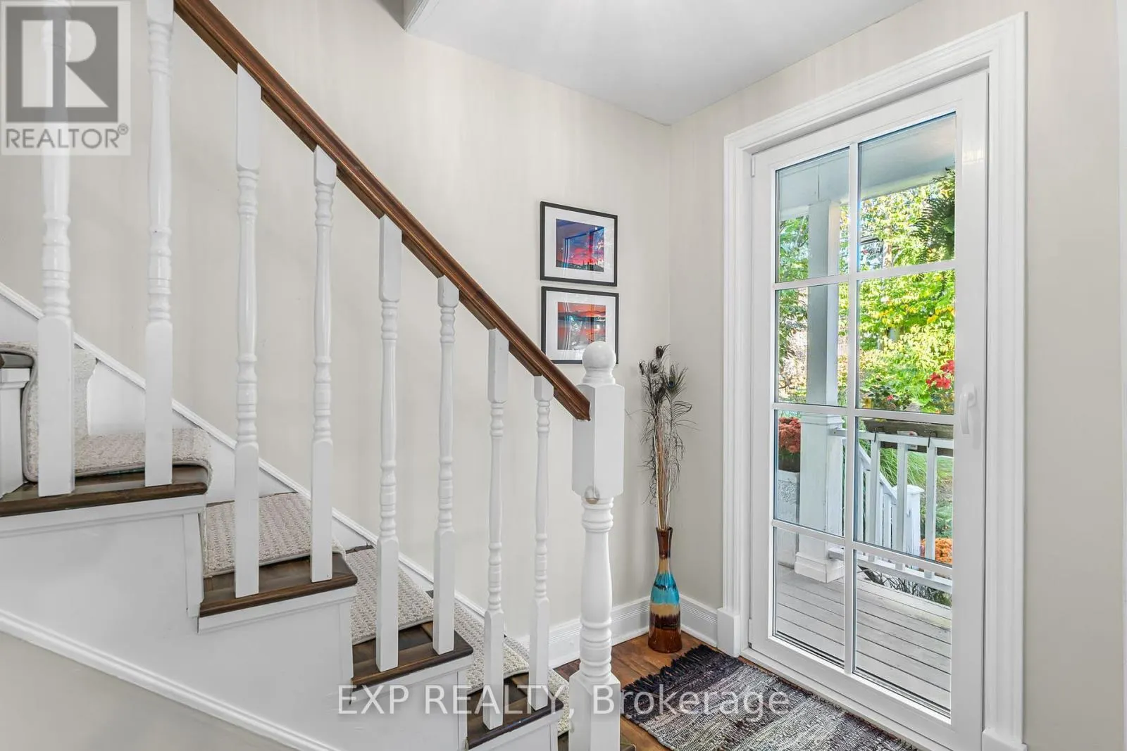 24 ROBINSON STREET S