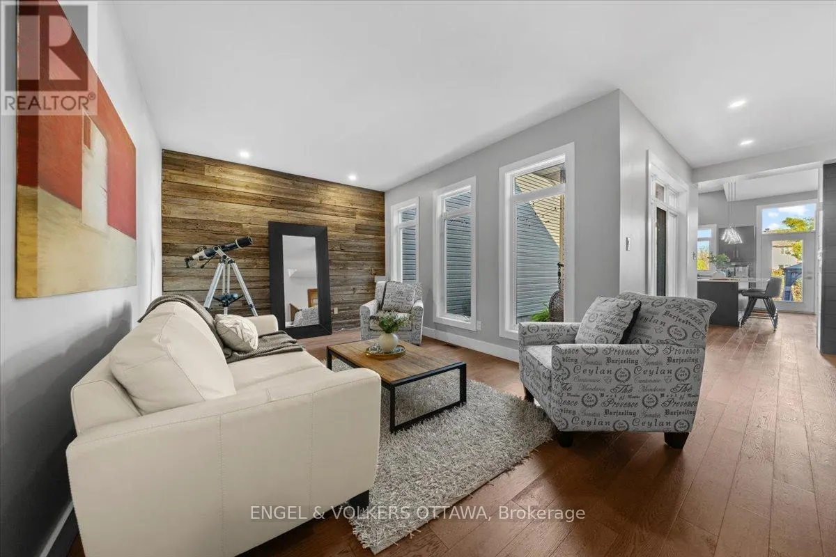 1003 MARKWICK CRESCENT