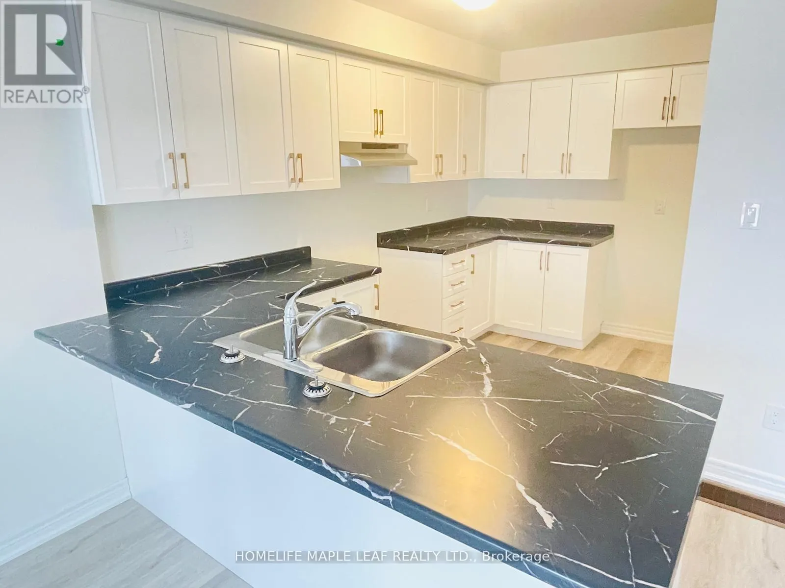 115 - 27 ROXANNE DRIVE