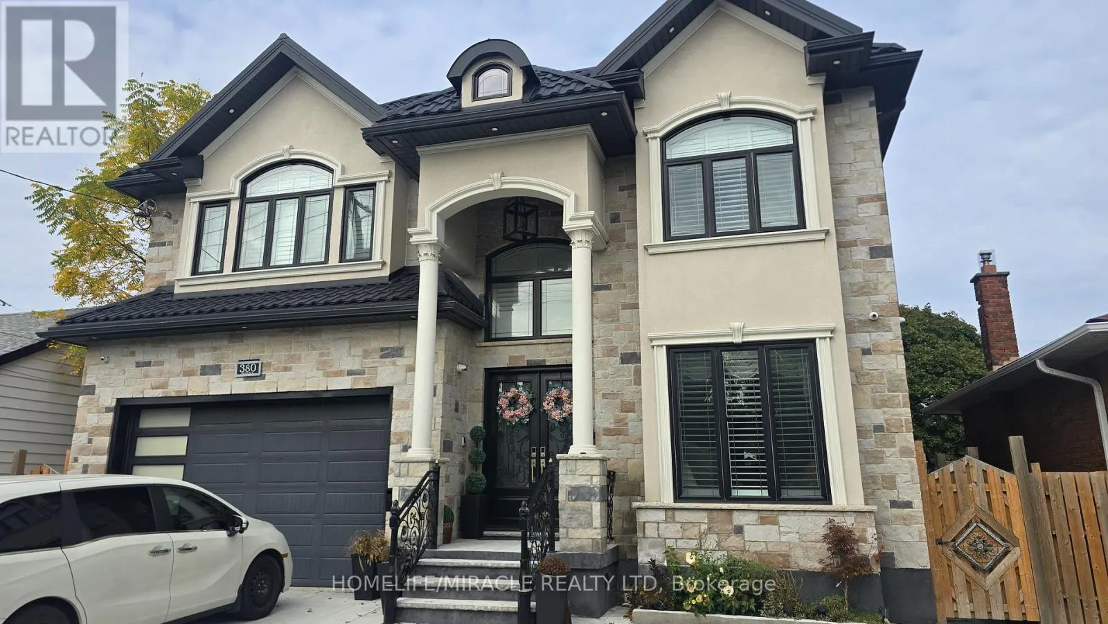 380 MOHAWK ROAD W